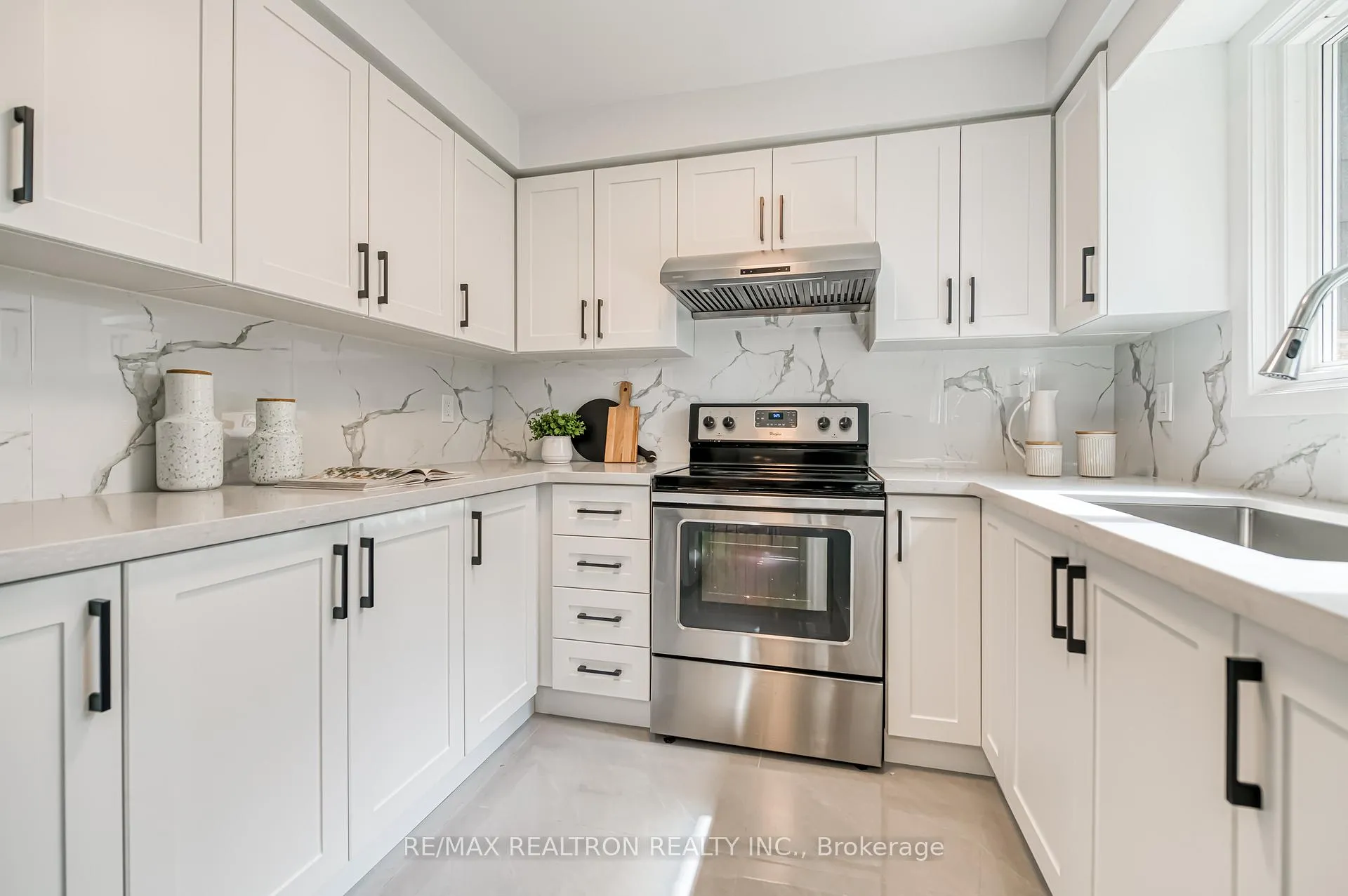 Photo 23 of 39 Ferrah Street, Markham, Unionville — HOMEH
