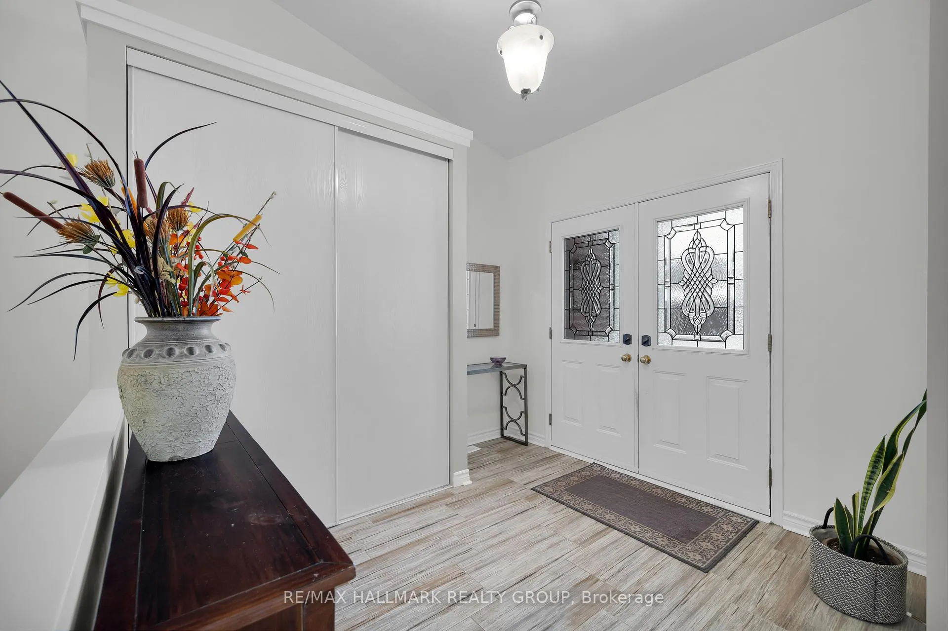 Photo 2 of 813 Galleria Circle, Ottawa, Avalon East — HOMEH