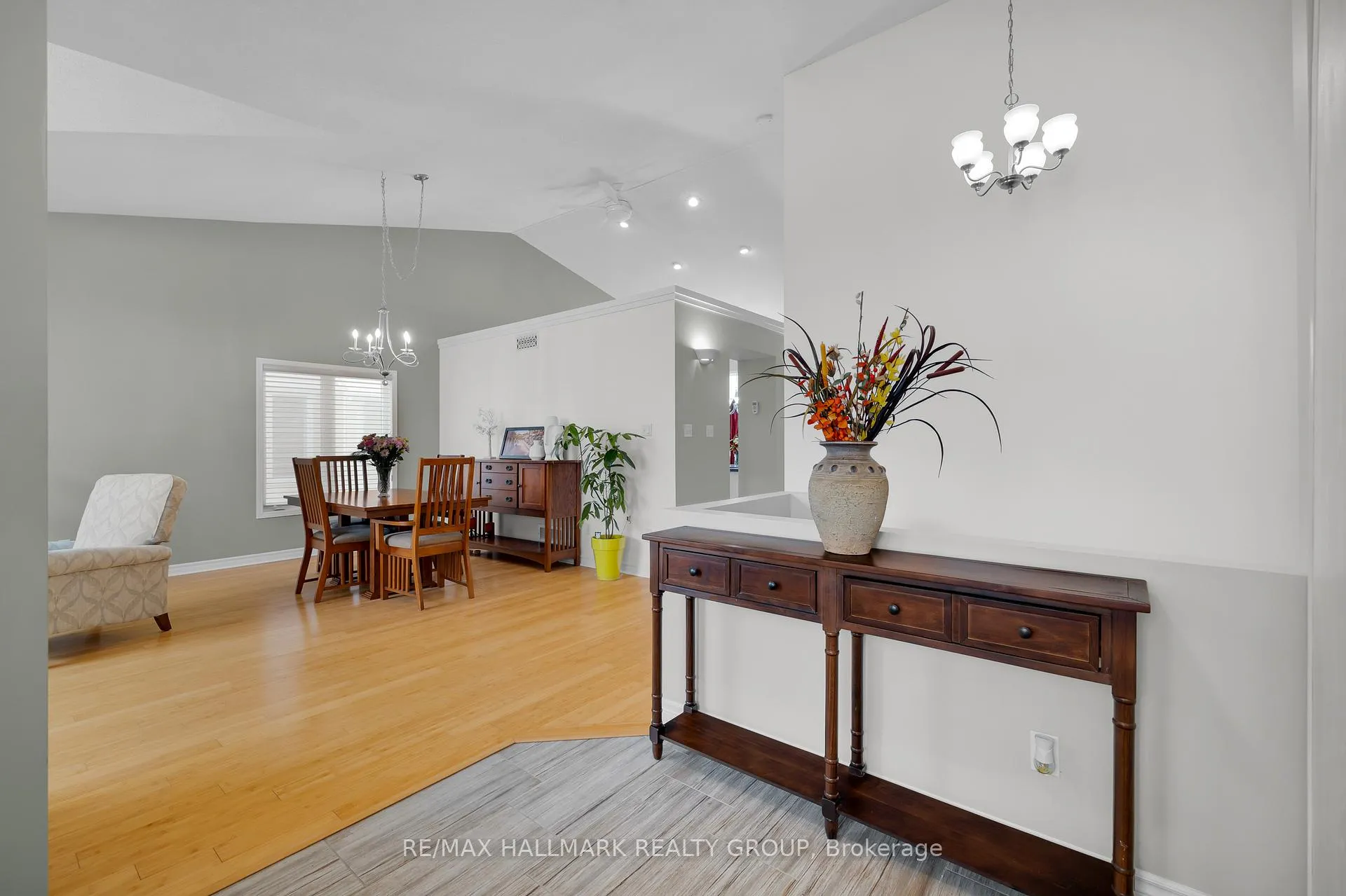 Photo 3 of 813 Galleria Circle, Ottawa, Avalon East — HOMEH