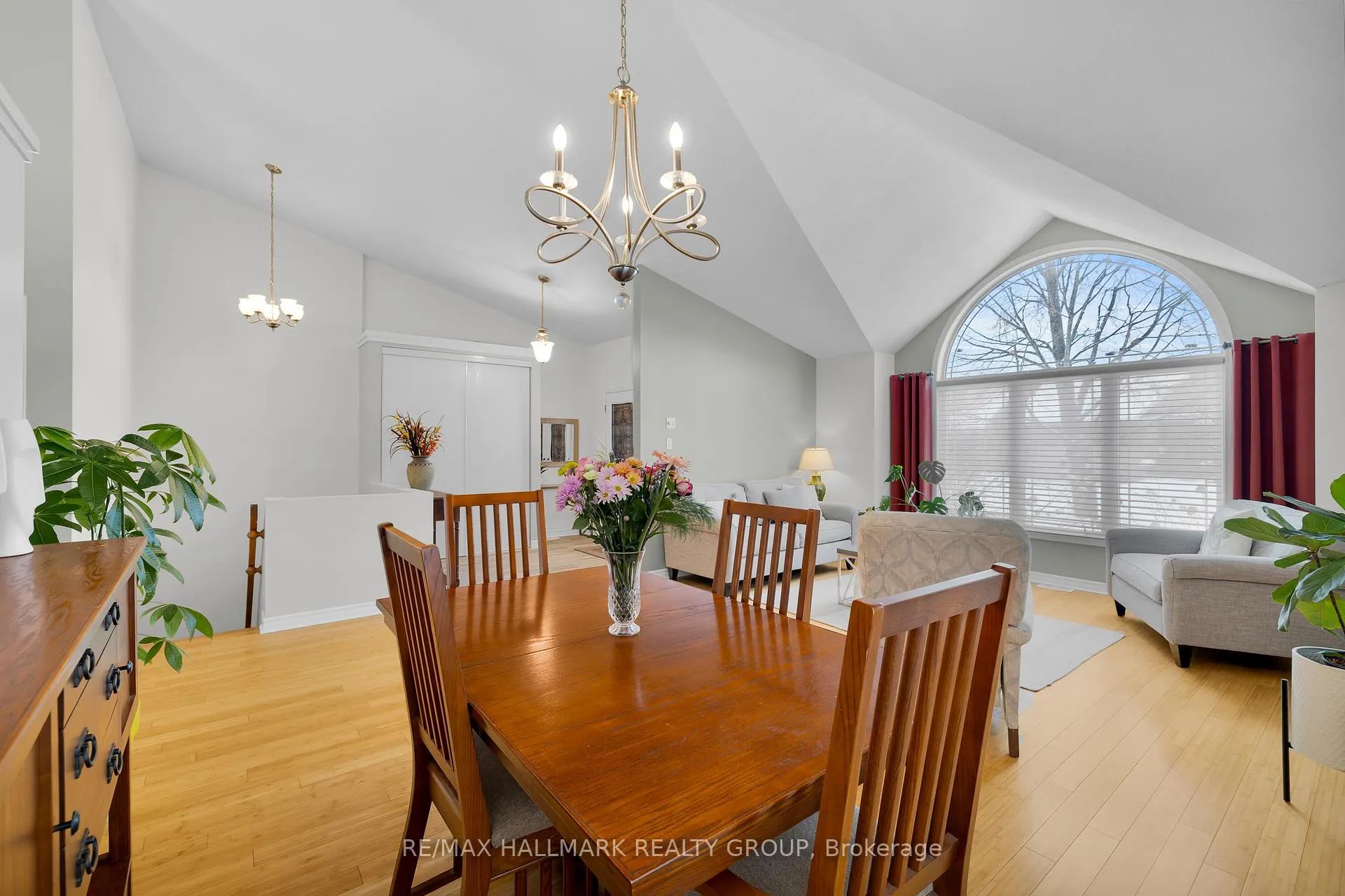 Photo 15 of 813 Galleria Circle, Ottawa, Avalon East — HOMEH