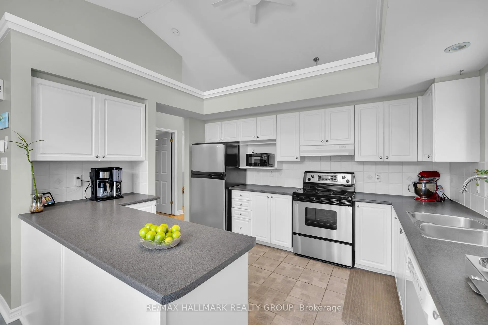 Photo 18 of 813 Galleria Circle, Ottawa, Avalon East — HOMEH