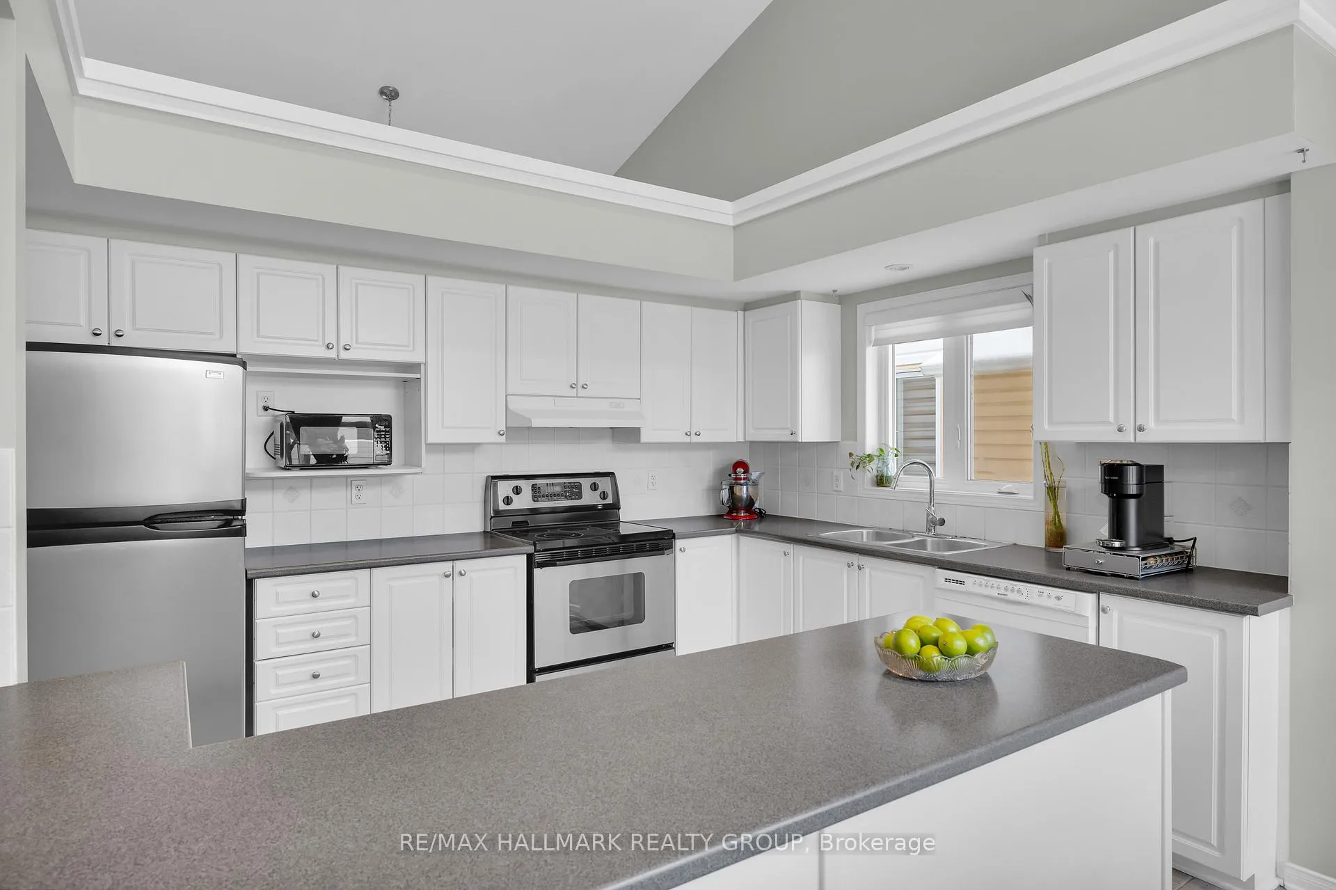 Photo 19 of 813 Galleria Circle, Ottawa, Avalon East — HOMEH