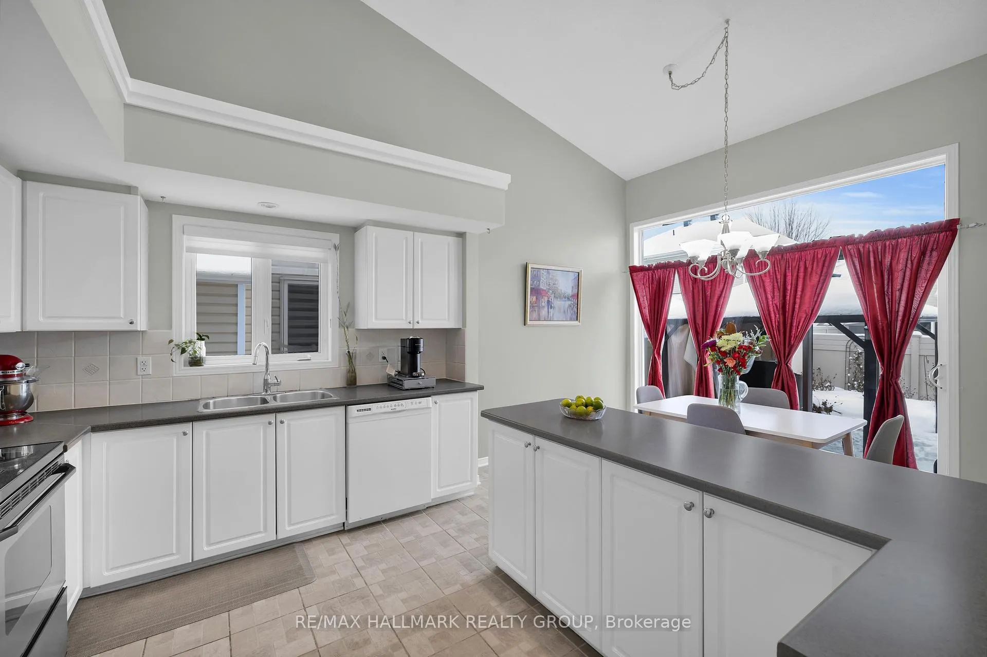 Photo 20 of 813 Galleria Circle, Ottawa, Avalon East — HOMEH