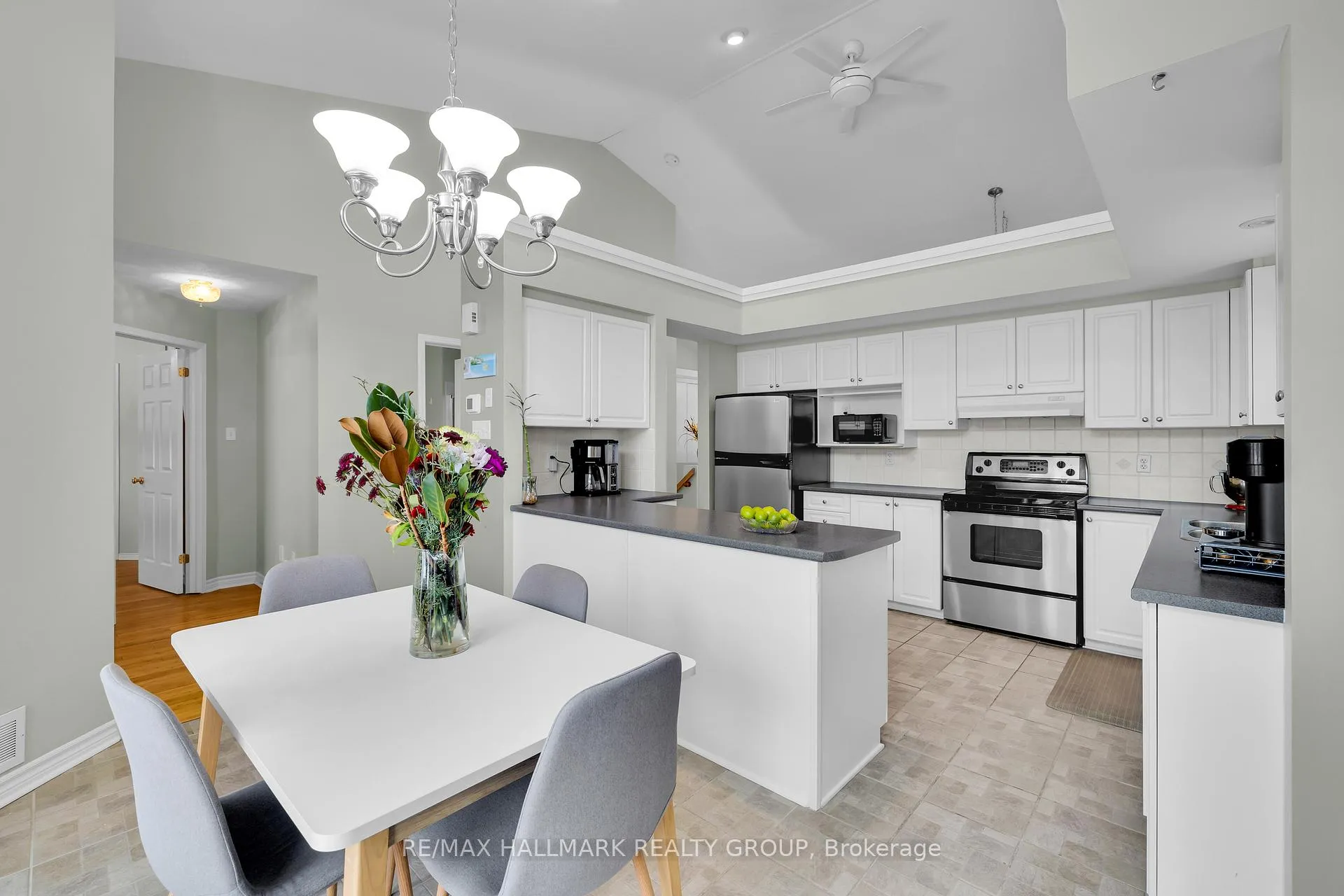 Photo 23 of 813 Galleria Circle, Ottawa, Avalon East — HOMEH