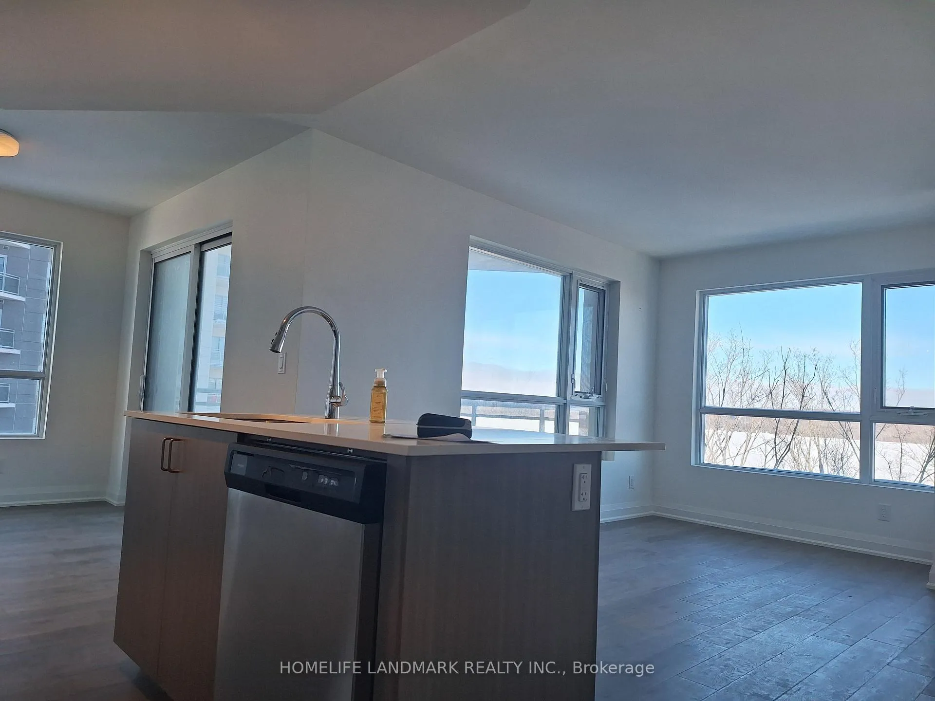 Photo 5 of Unit 706, 58 Lakeside Terrace, Barrie, Alliance — HOMEH