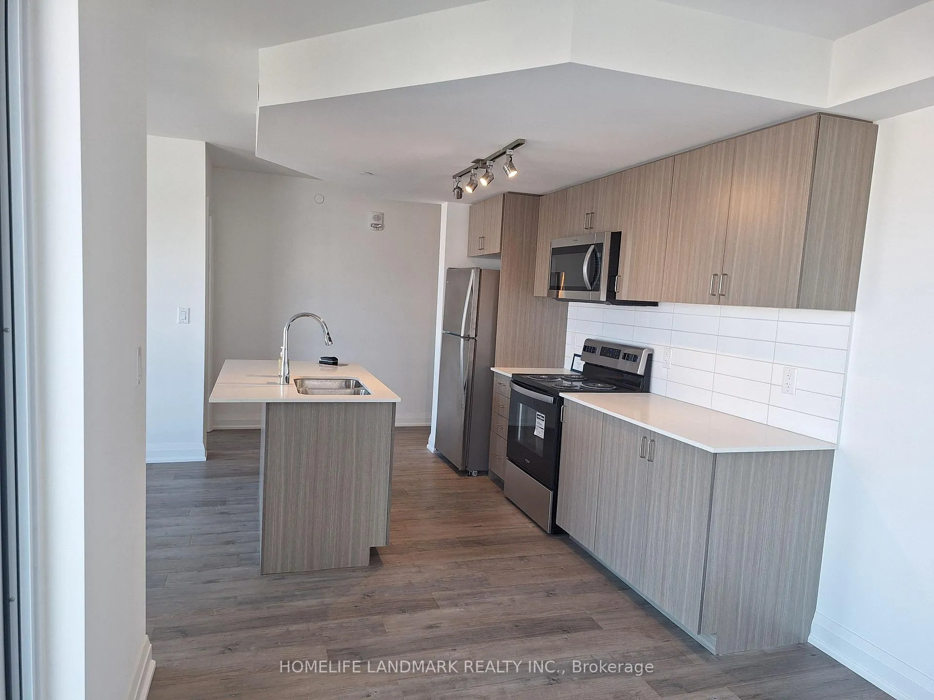 Photo 6 of Unit 706, 58 Lakeside Terrace, Barrie, Alliance — HOMEH