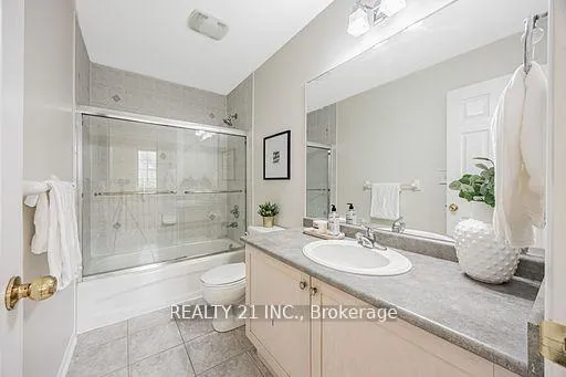 Photo 26 of 13 Ventura Lane, Ajax, Central — HOMEH