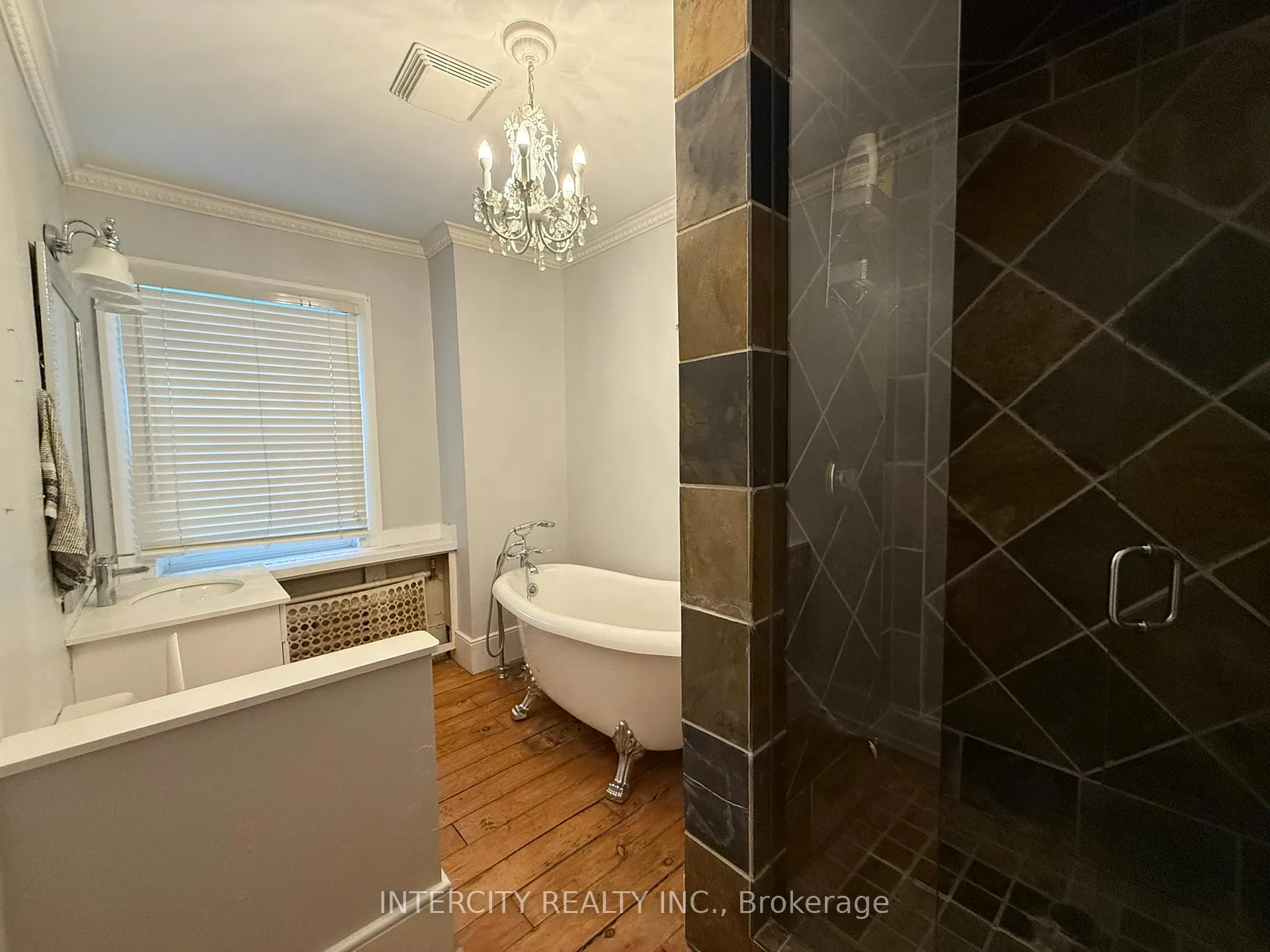 Photo 6 of Unit Upper, 117 Clarence Street, Vaughan, West Woodbridge — HOMEH