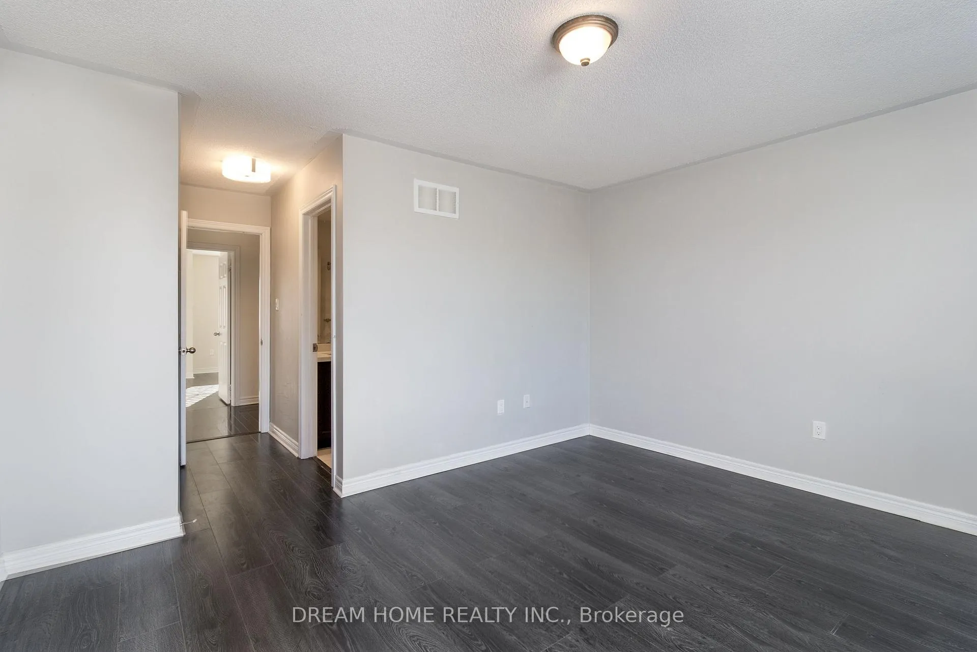 Photo 9 of 31 Dundas Way, Markham, Greensborough — HOMEH