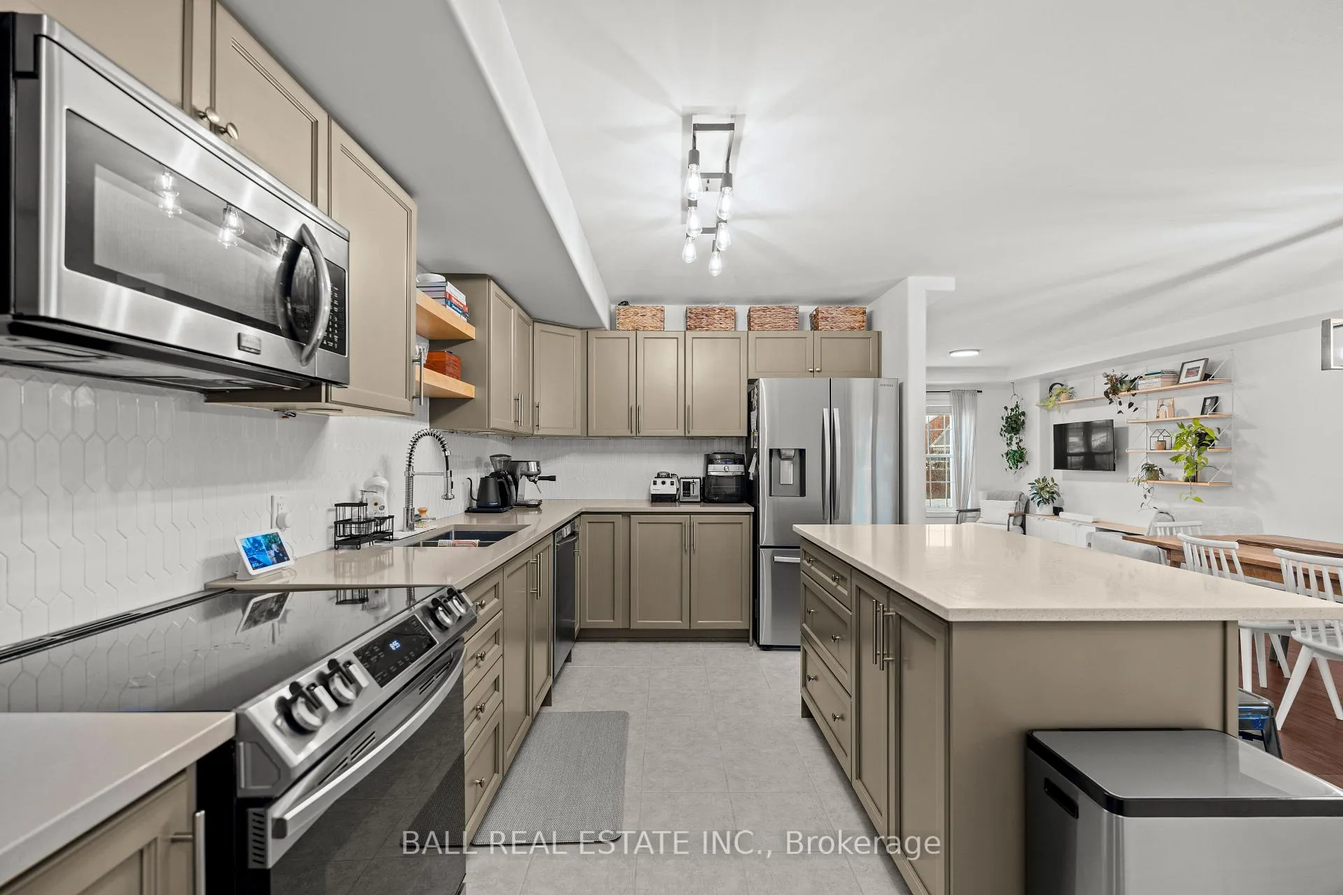 Photo 13 of 800 Broadway Boulevard, Peterborough, Northcrest Ward 5 — HOMEH