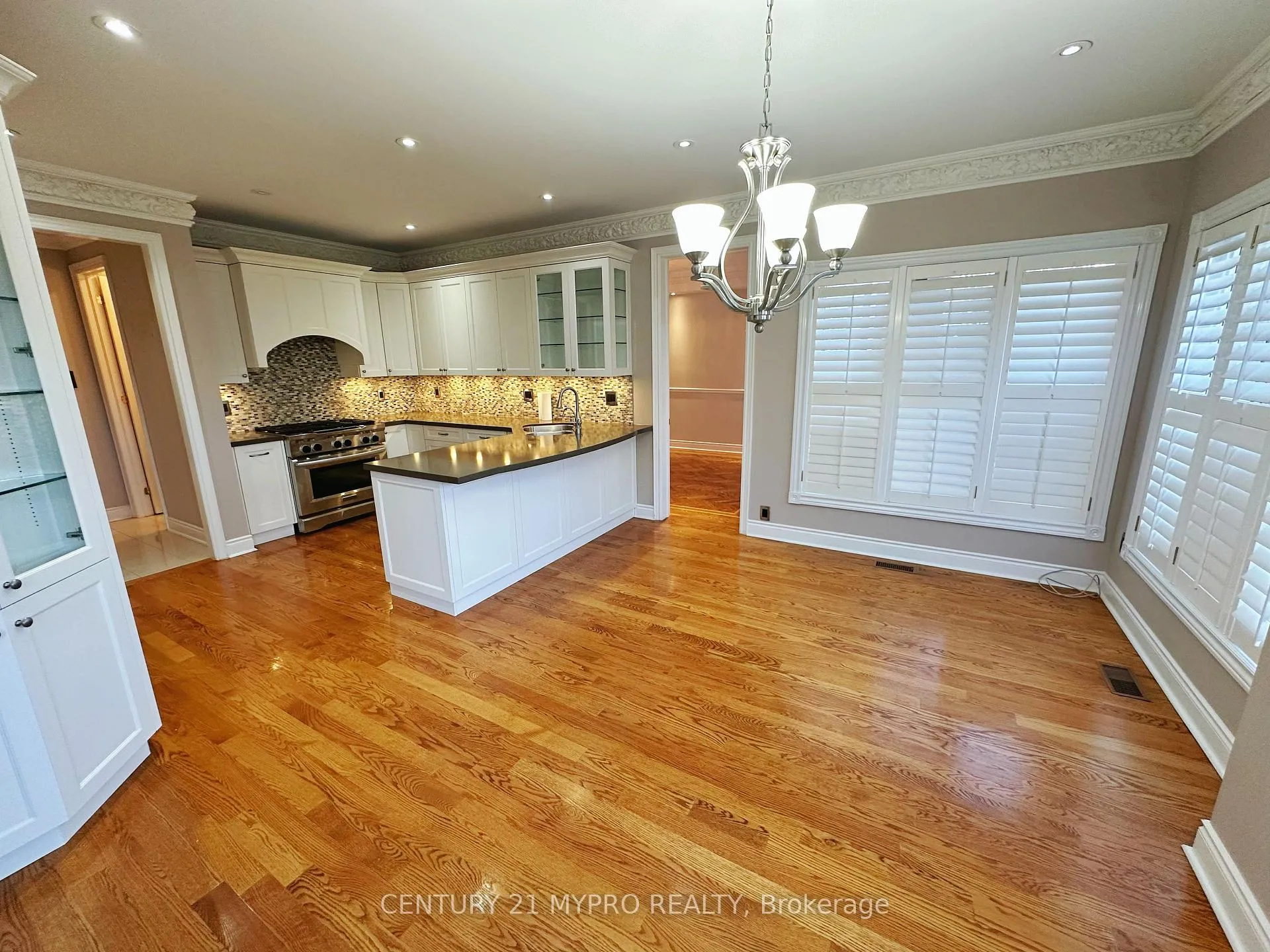 Photo 10 of 9 Langtry Place, Vaughan, Uplands — HOMEH