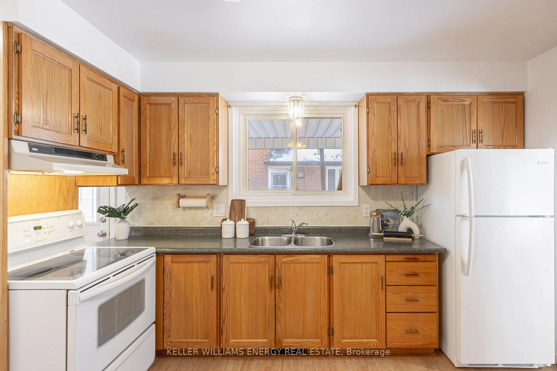 Photo 14 of 469 Waverly Street N, Oshawa, McLaughlin — HOMEH