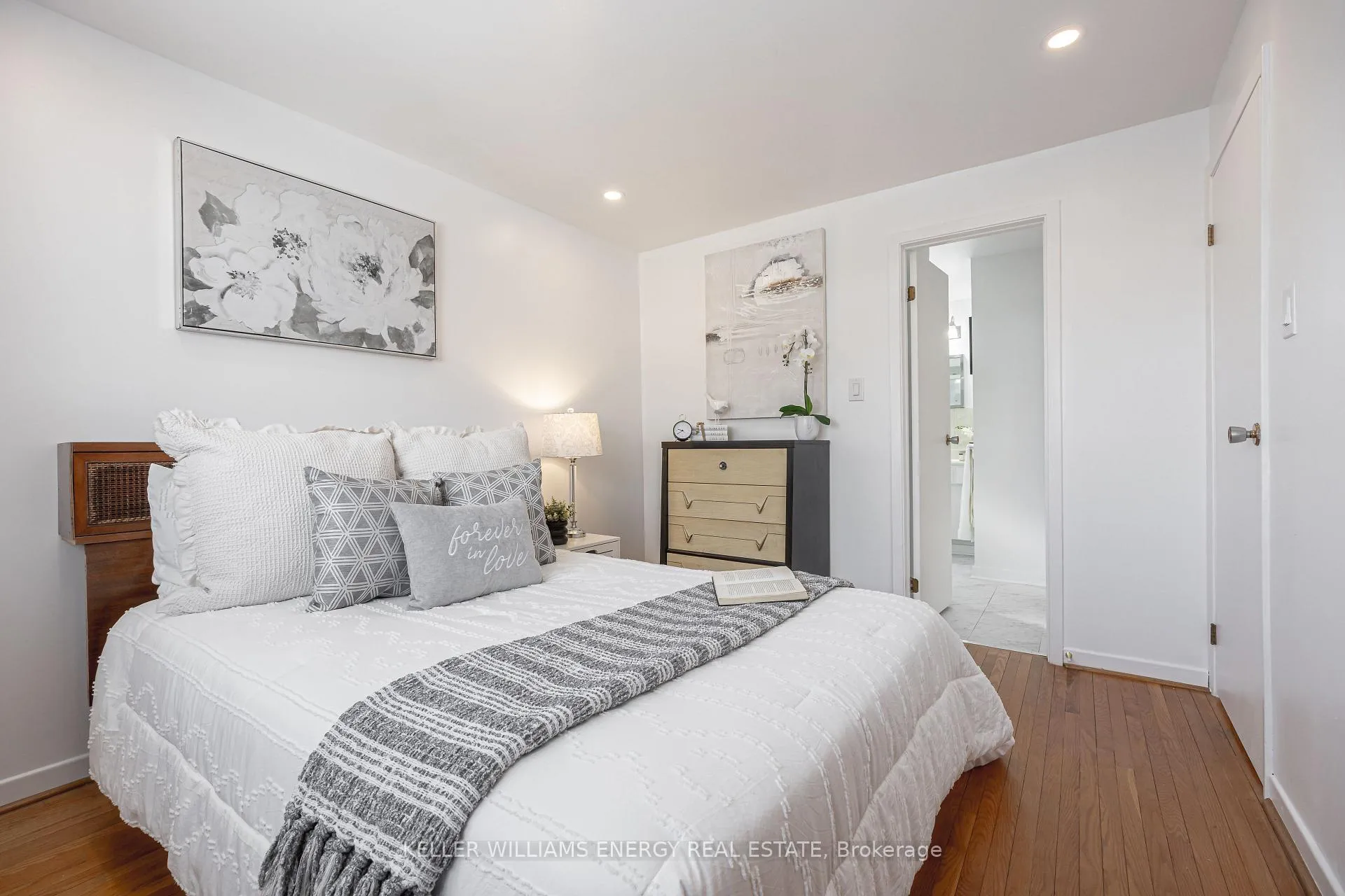 Photo 19 of 469 Waverly Street N, Oshawa, McLaughlin — HOMEH