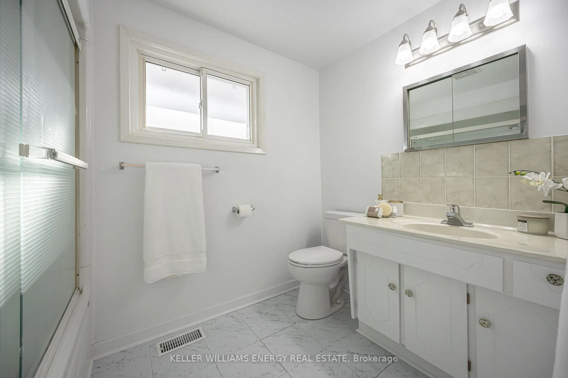 Photo 20 of 469 Waverly Street N, Oshawa, McLaughlin — HOMEH