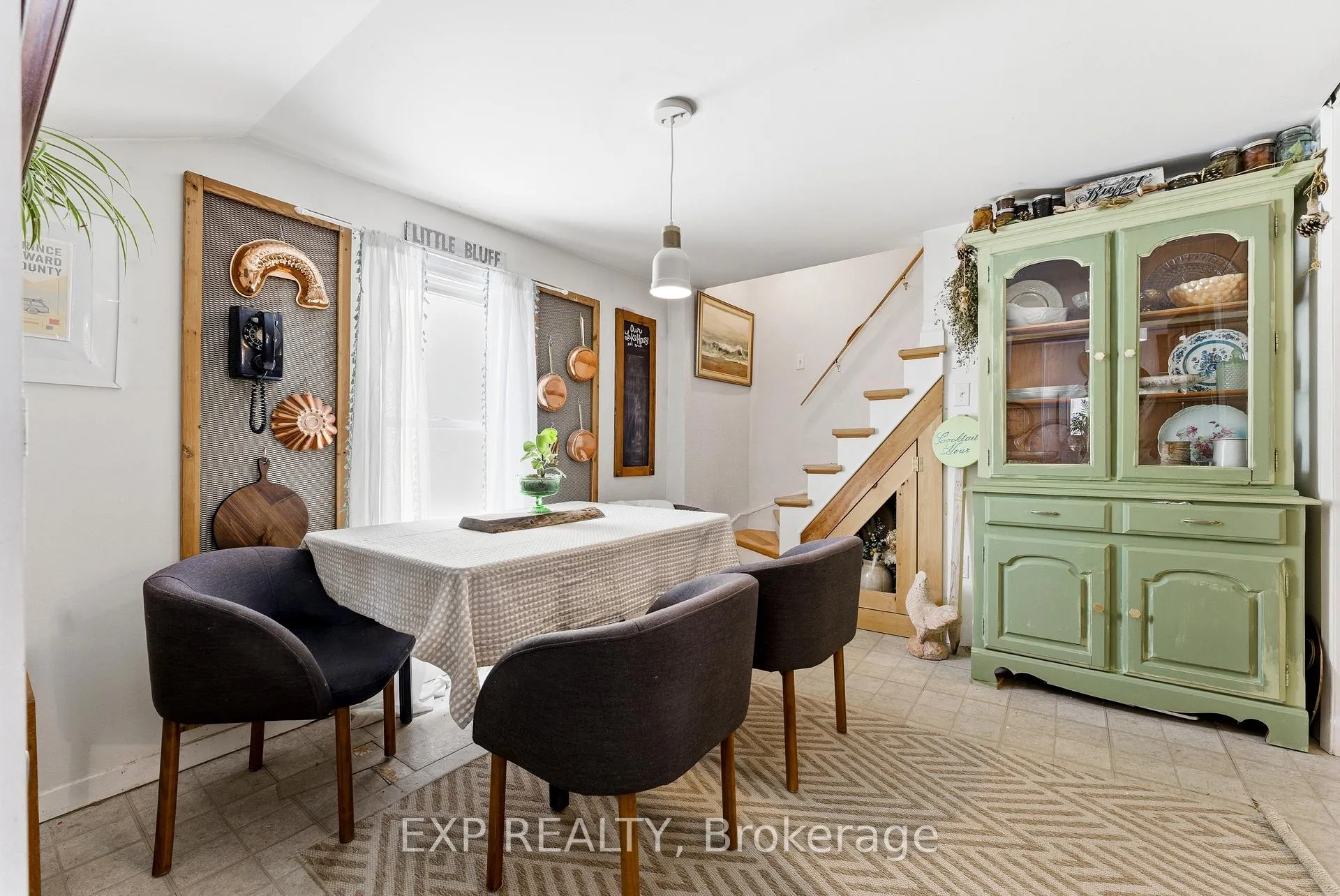 Photo 4 of 41 Lake Street, Prince Edward County, Picton Ward — HOMEH