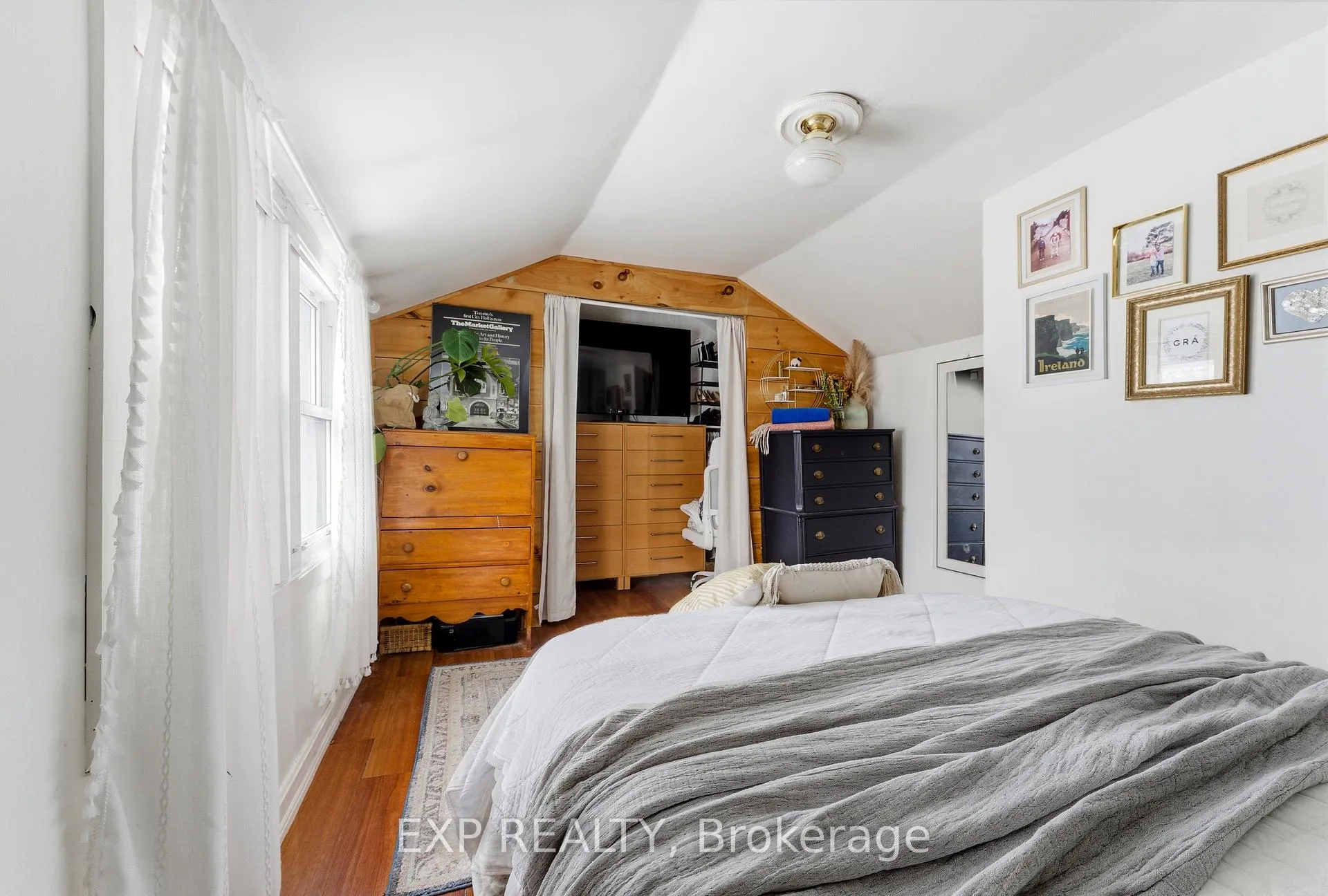 Photo 12 of 41 Lake Street, Prince Edward County, Picton Ward — HOMEH