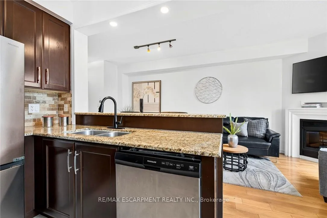 Photo 13 of 161 Nisbet Boulevard, Hamilton, Waterdown — HOMEH