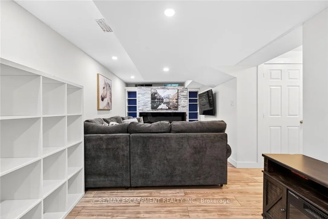 Photo 33 of 161 Nisbet Boulevard, Hamilton, Waterdown — HOMEH