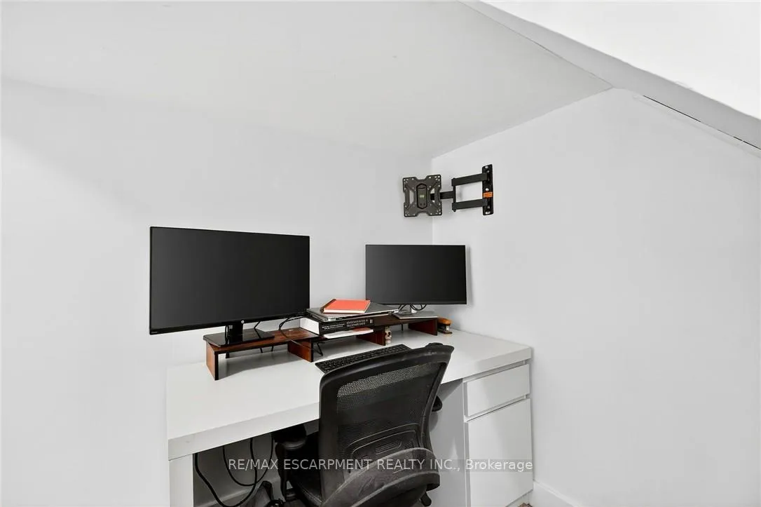 Photo 37 of 161 Nisbet Boulevard, Hamilton, Waterdown — HOMEH