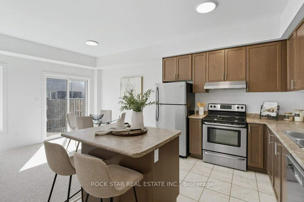 Photo 3 of Unit 14, 55 Madonna Drive, Hamilton, Carpenter — HOMEH