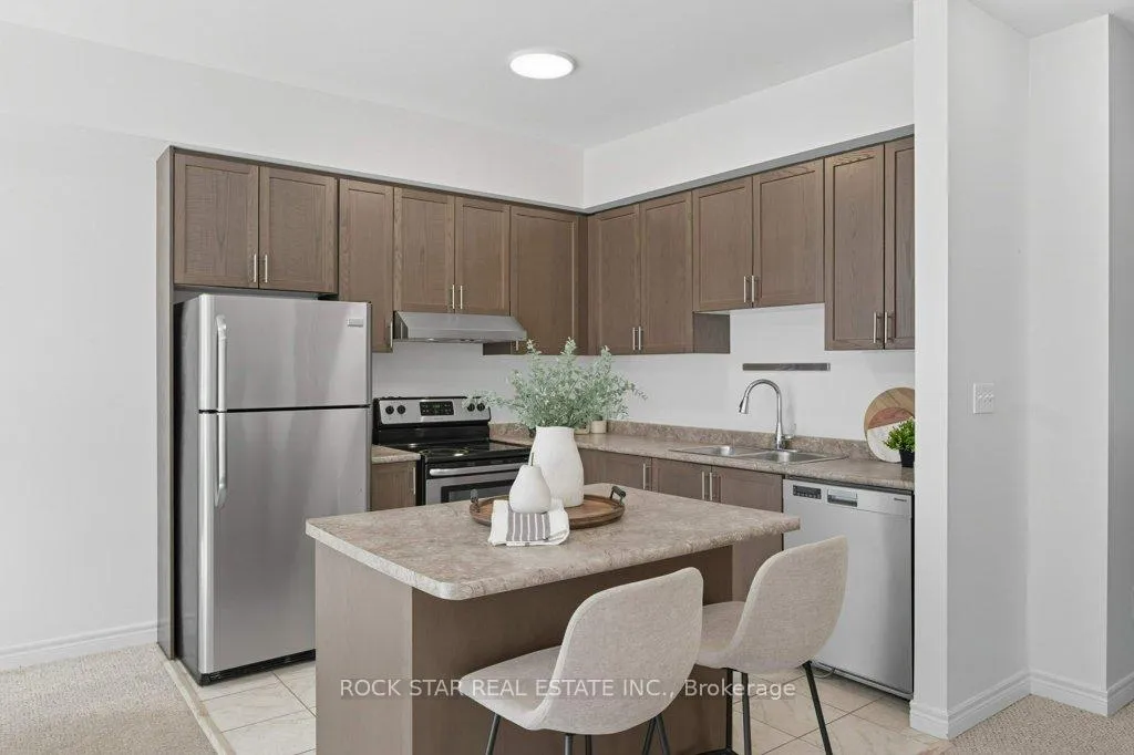 Photo 4 of Unit 14, 55 Madonna Drive, Hamilton, Carpenter — HOMEH