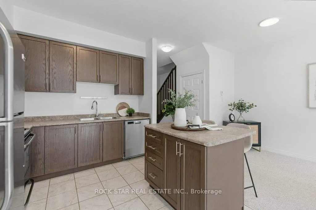 Photo 5 of Unit 14, 55 Madonna Drive, Hamilton, Carpenter — HOMEH