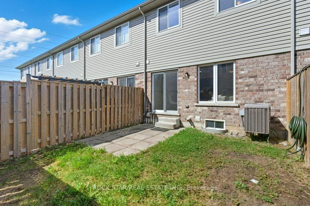 Photo 26 of Unit 14, 55 Madonna Drive, Hamilton, Carpenter — HOMEH