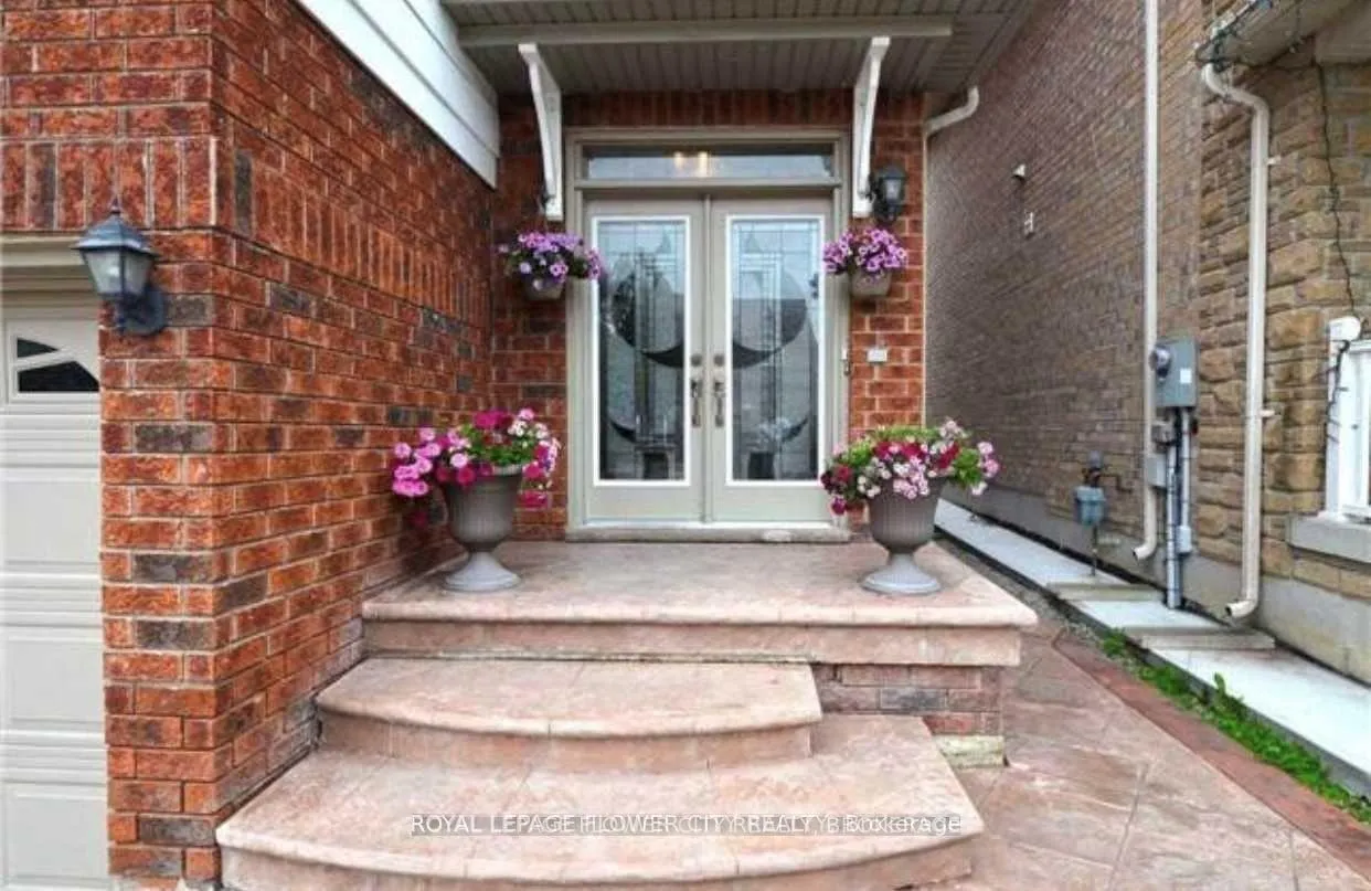 Photo 3 of 37 Blue Diamond Drive, Brampton, Bramalea North Industrial — HOMEH