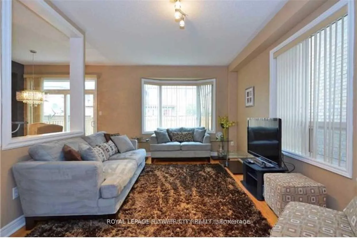 Photo 4 of 37 Blue Diamond Drive, Brampton, Bramalea North Industrial — HOMEH