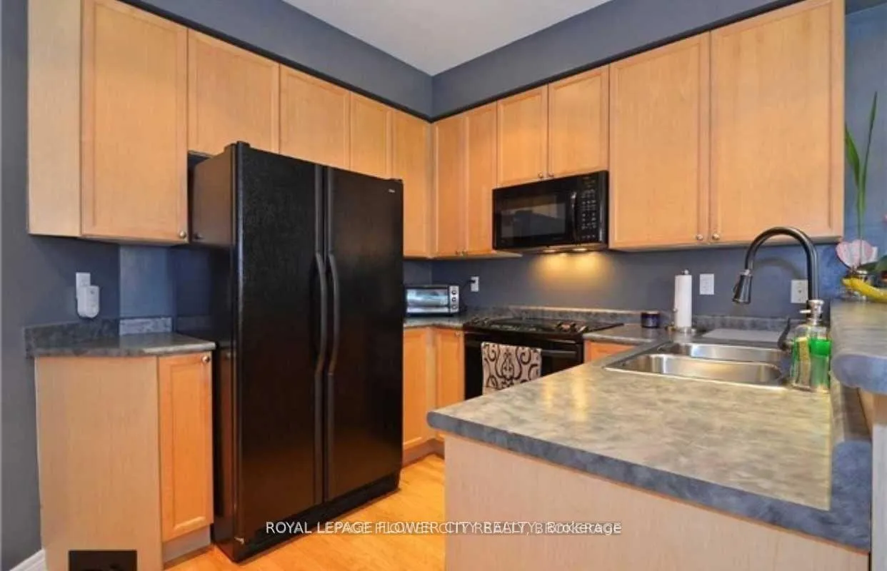 Photo 7 of 37 Blue Diamond Drive, Brampton, Bramalea North Industrial — HOMEH