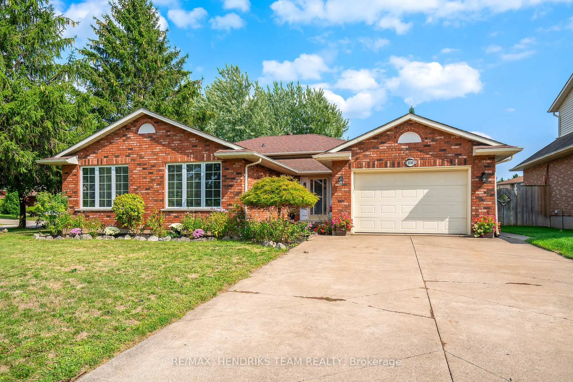 Photo 1 of 3688 Cardinal Drive, Niagara Falls, Mt. Carmel — HOMEH