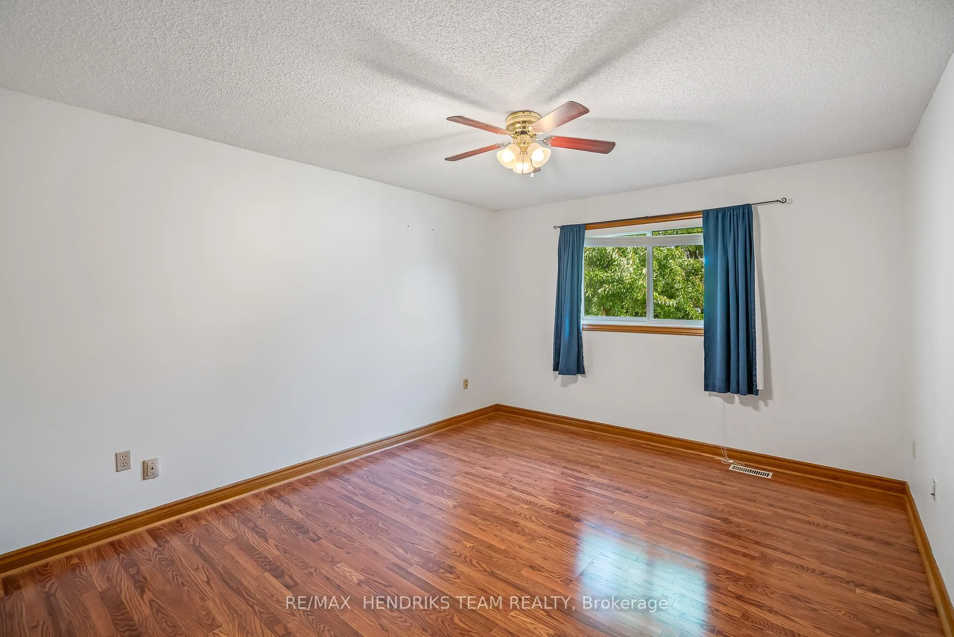 Photo 17 of 3688 Cardinal Drive, Niagara Falls, Mt. Carmel — HOMEH