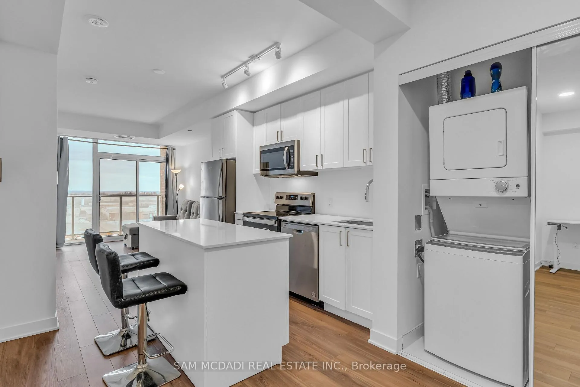 Photo 3 of Unit 708, 2782 Barton Street E, Hamilton, Riverdale — HOMEH