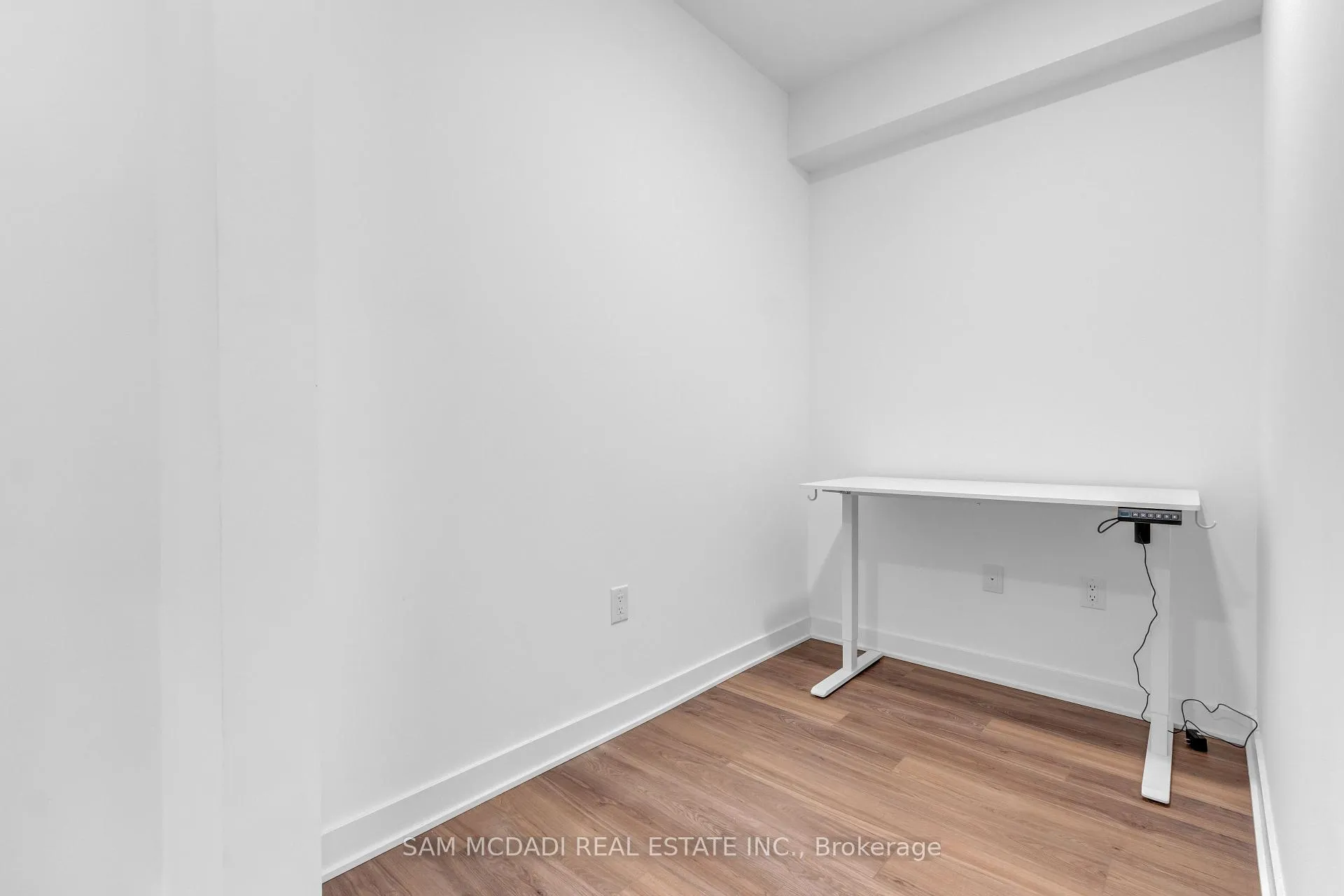 Photo 5 of Unit 708, 2782 Barton Street E, Hamilton, Riverdale — HOMEH
