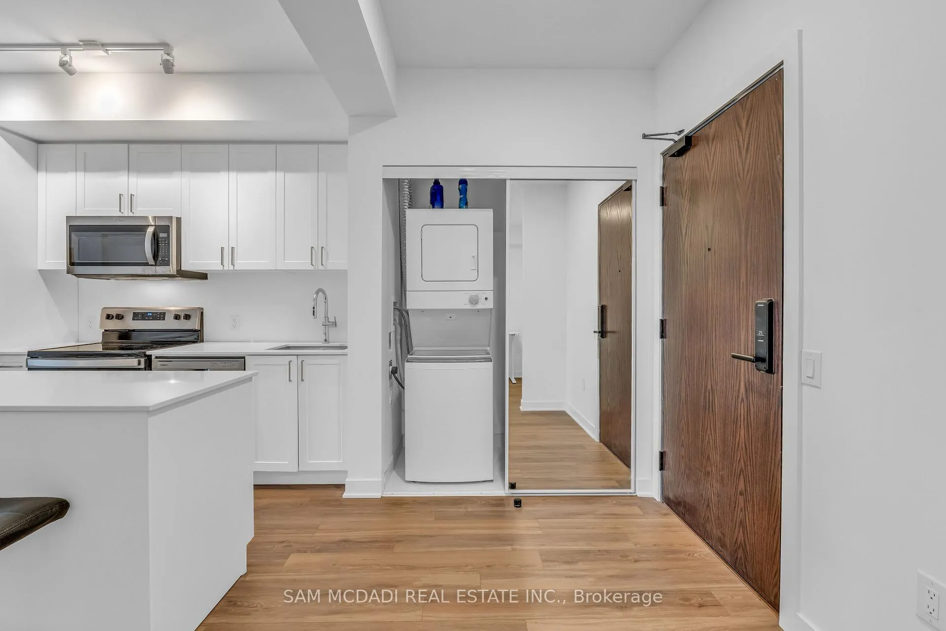 Photo 6 of Unit 708, 2782 Barton Street E, Hamilton, Riverdale — HOMEH