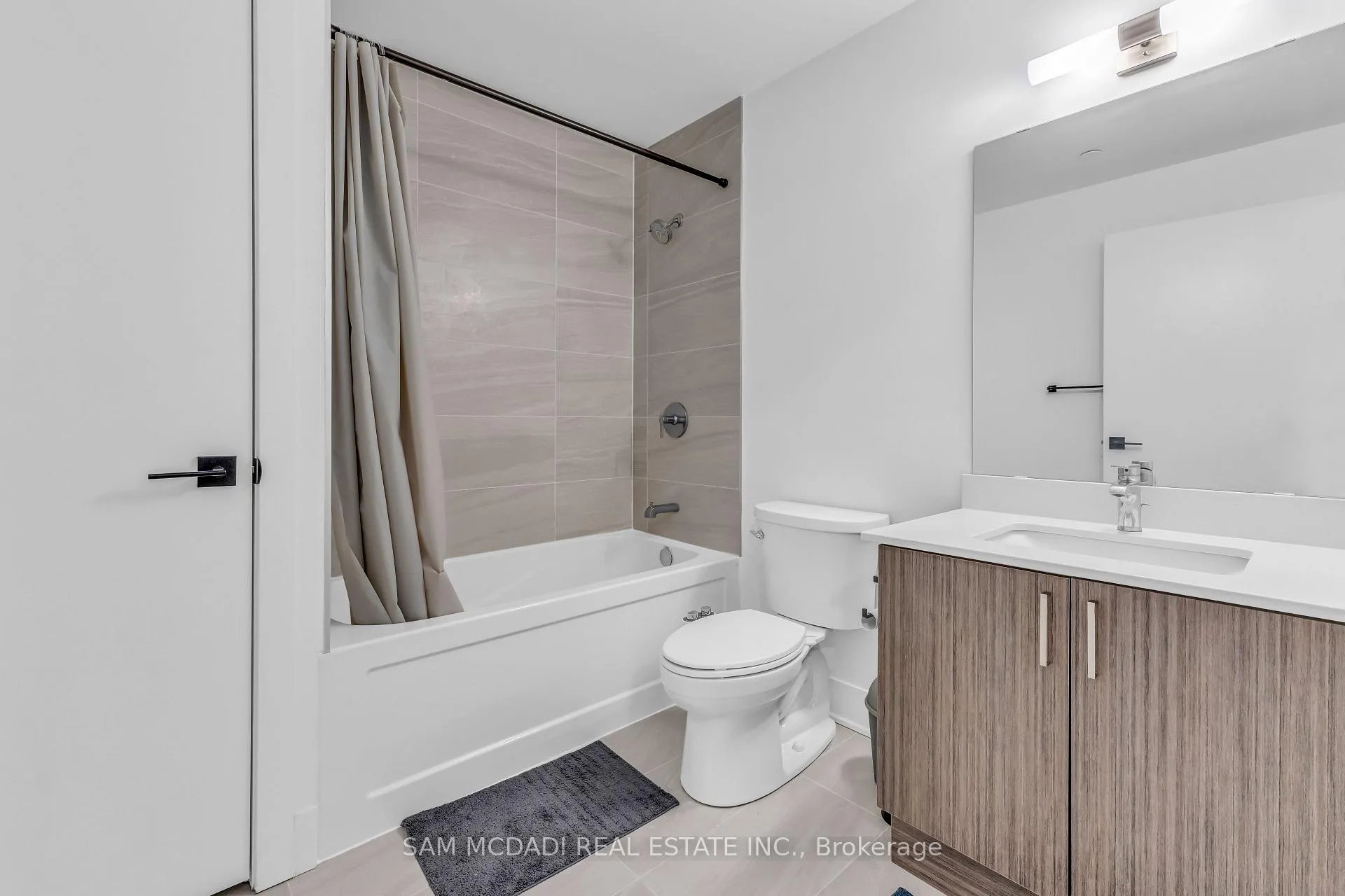 Photo 7 of Unit 708, 2782 Barton Street E, Hamilton, Riverdale — HOMEH