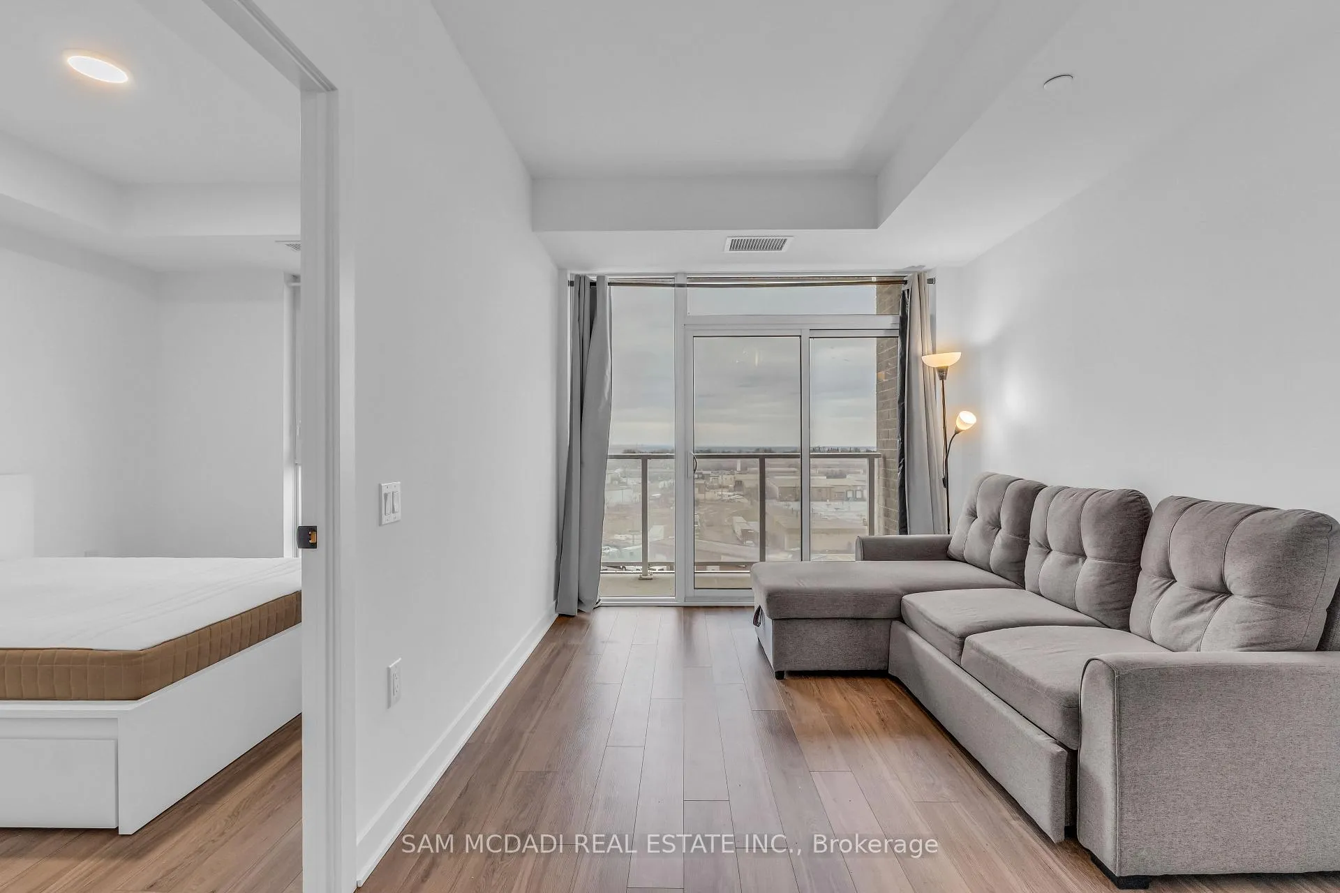Photo 8 of Unit 708, 2782 Barton Street E, Hamilton, Riverdale — HOMEH