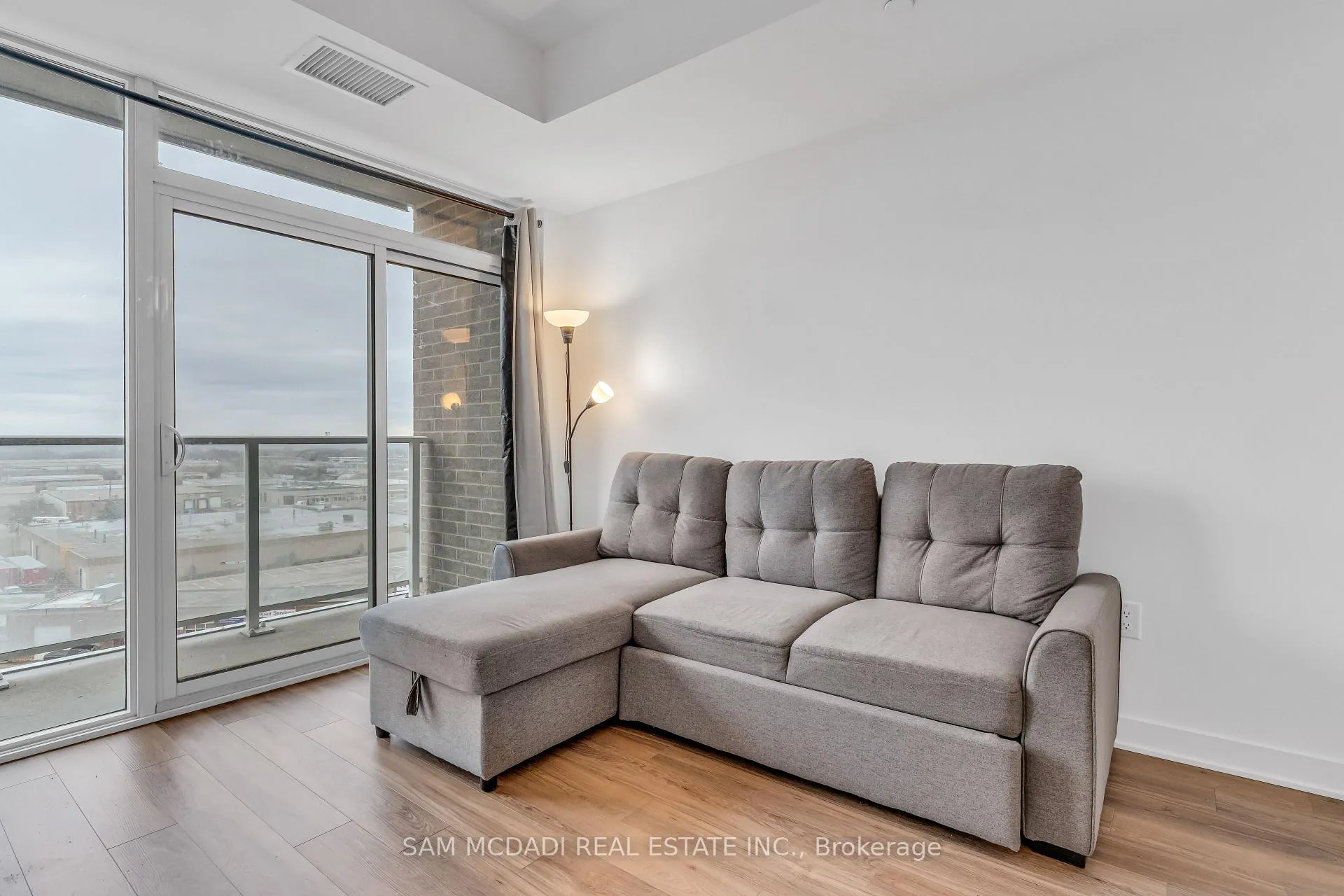 Photo 11 of Unit 708, 2782 Barton Street E, Hamilton, Riverdale — HOMEH