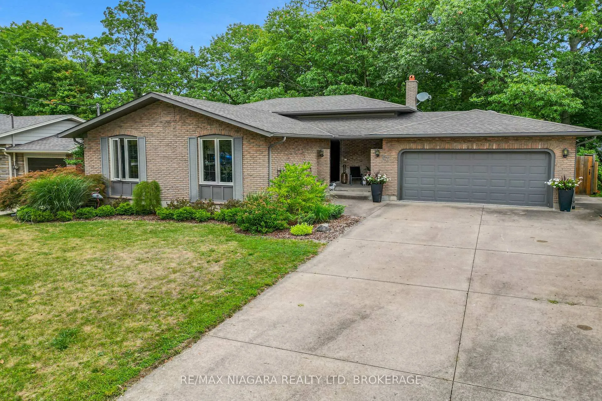 Photo 1 of 77 Alexandra Boulevard W, St. Catharines, Secord Woods — HOMEH
