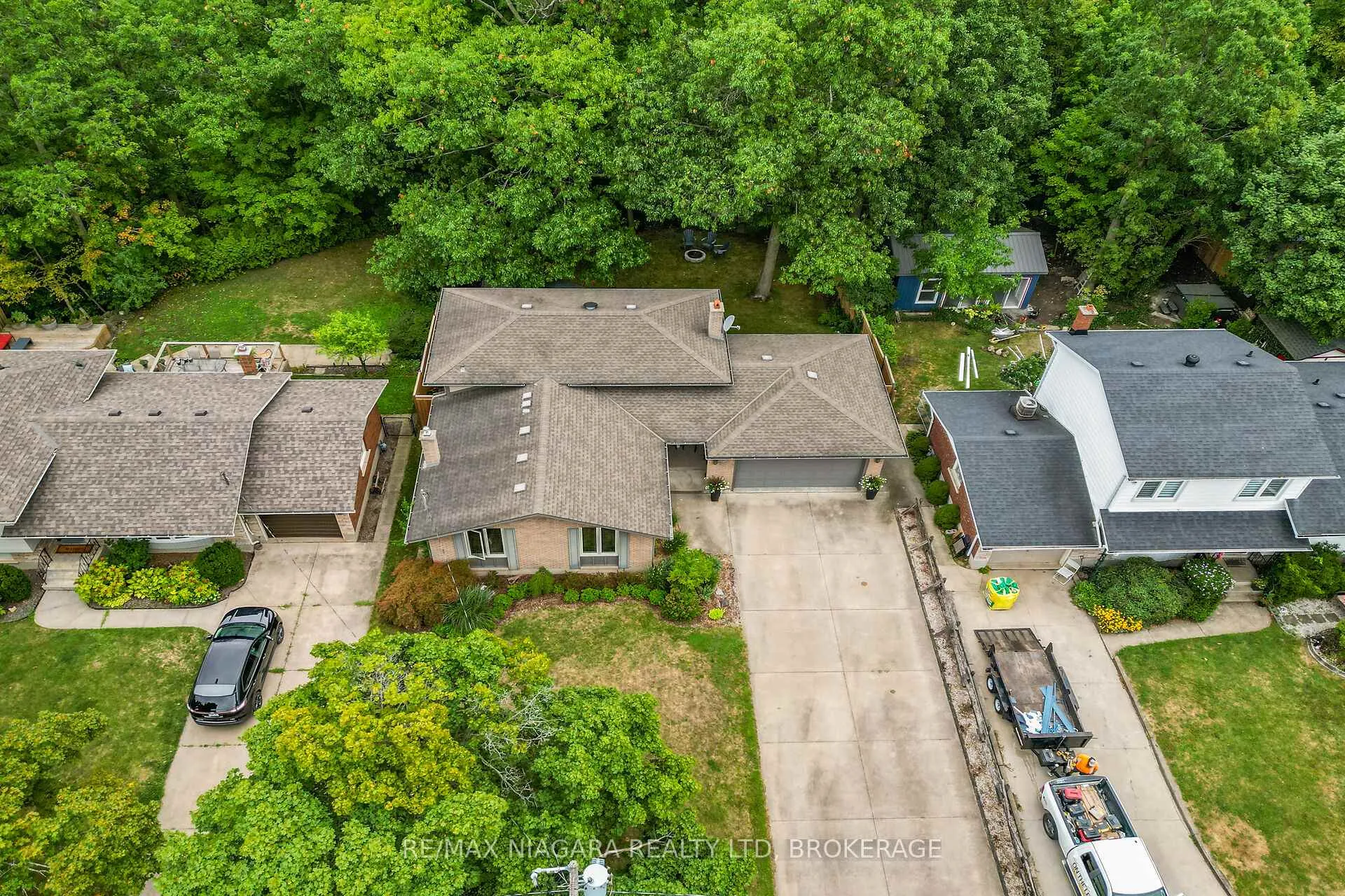 Photo 3 of 77 Alexandra Boulevard W, St. Catharines, Secord Woods — HOMEH