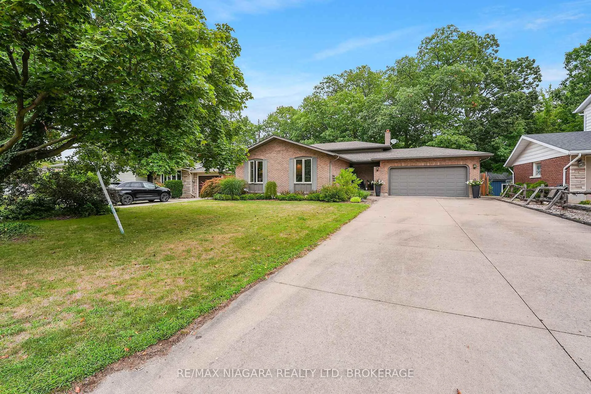 Photo 4 of 77 Alexandra Boulevard W, St. Catharines, Secord Woods — HOMEH