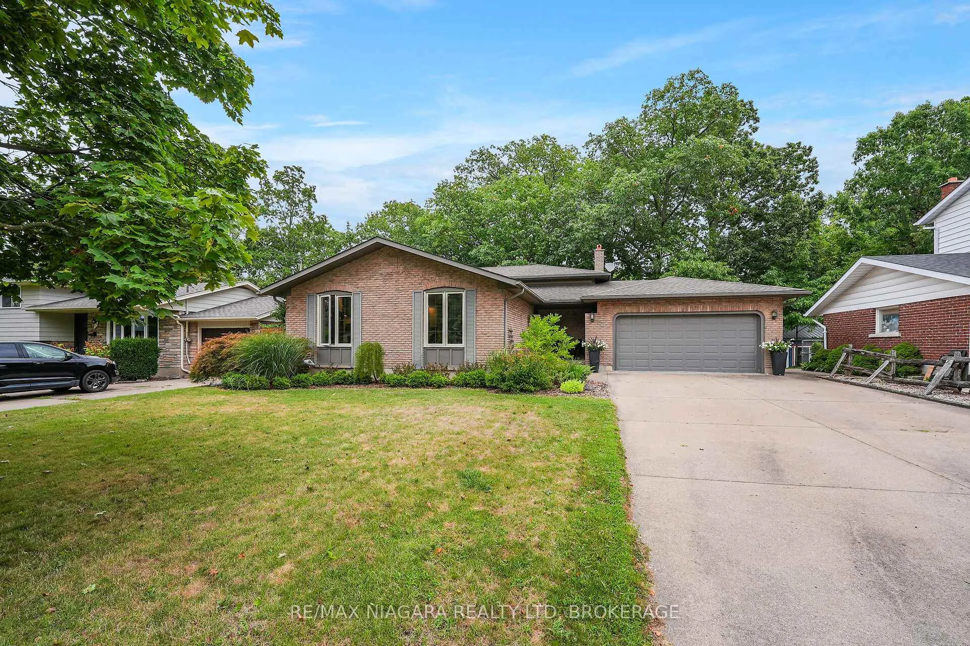 Photo 5 of 77 Alexandra Boulevard W, St. Catharines, Secord Woods — HOMEH