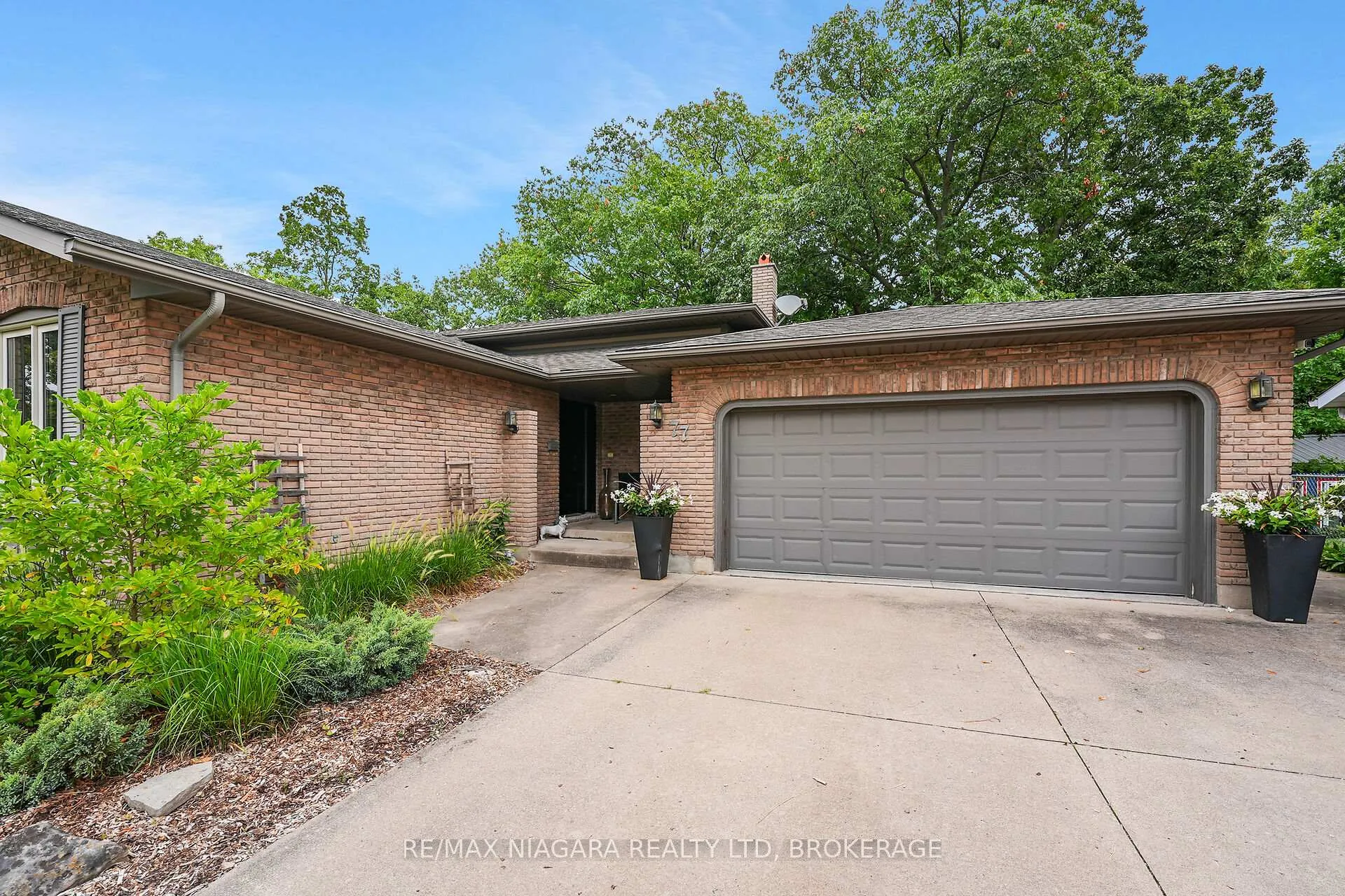 Photo 6 of 77 Alexandra Boulevard W, St. Catharines, Secord Woods — HOMEH