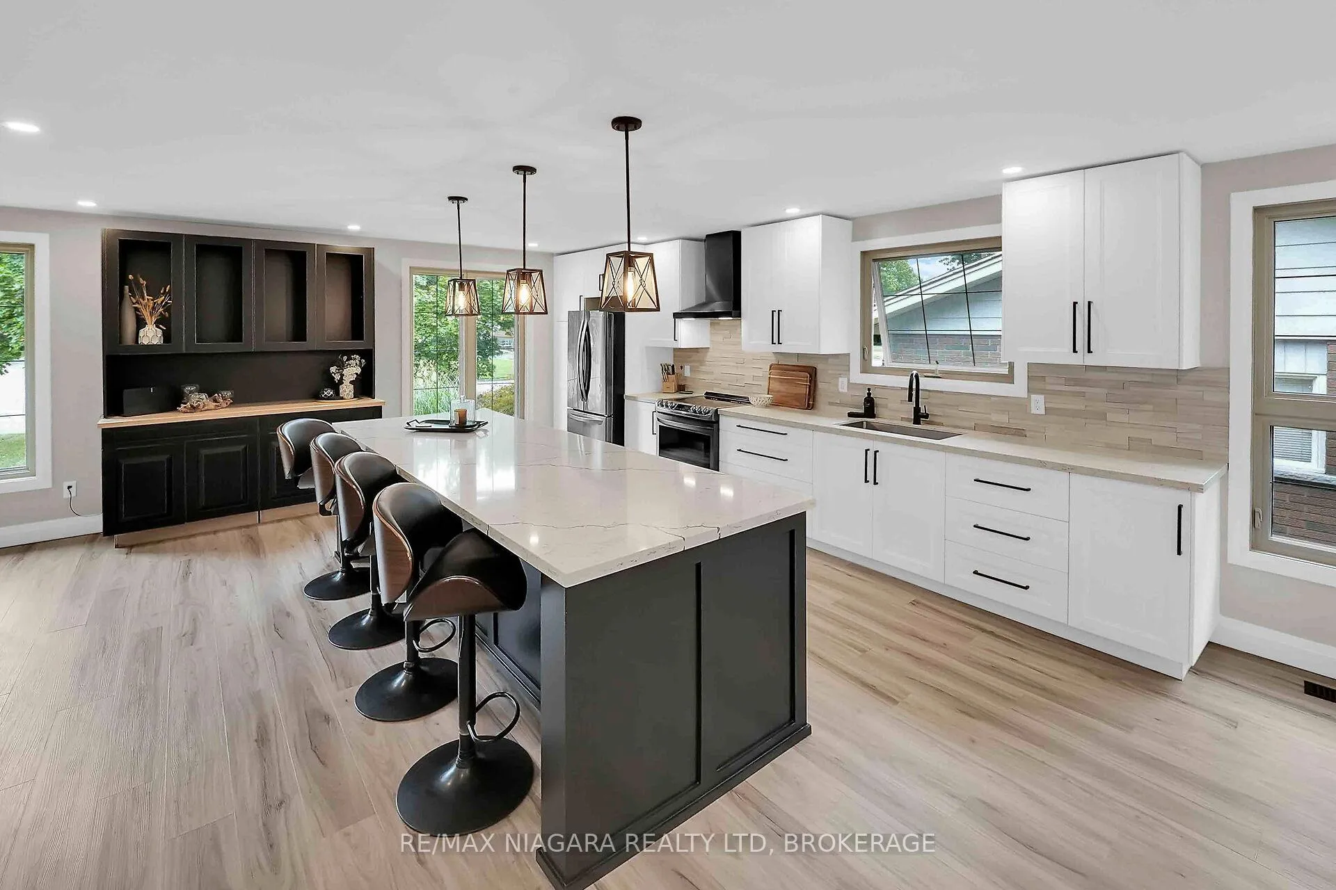 Photo 8 of 77 Alexandra Boulevard W, St. Catharines, Secord Woods — HOMEH