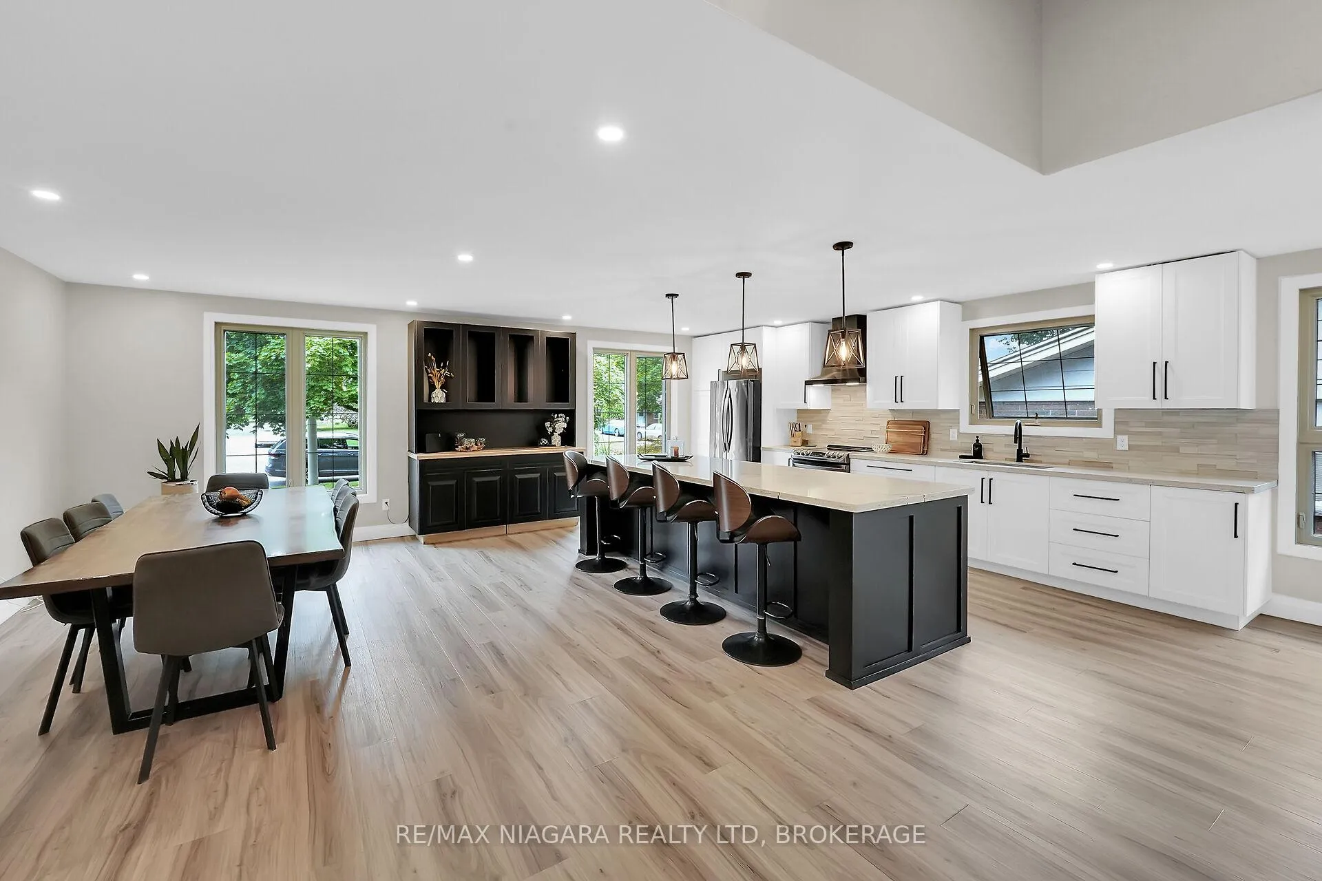 Photo 9 of 77 Alexandra Boulevard W, St. Catharines, Secord Woods — HOMEH