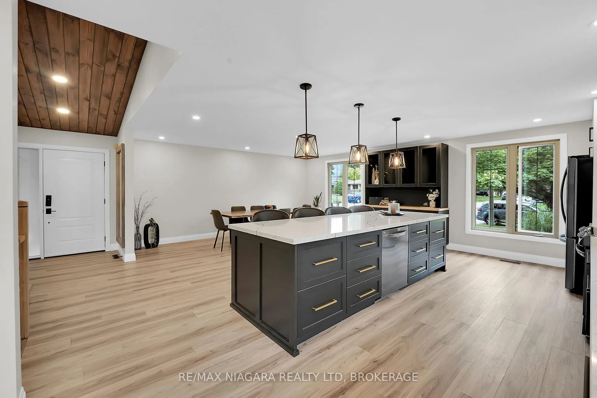 Photo 10 of 77 Alexandra Boulevard W, St. Catharines, Secord Woods — HOMEH