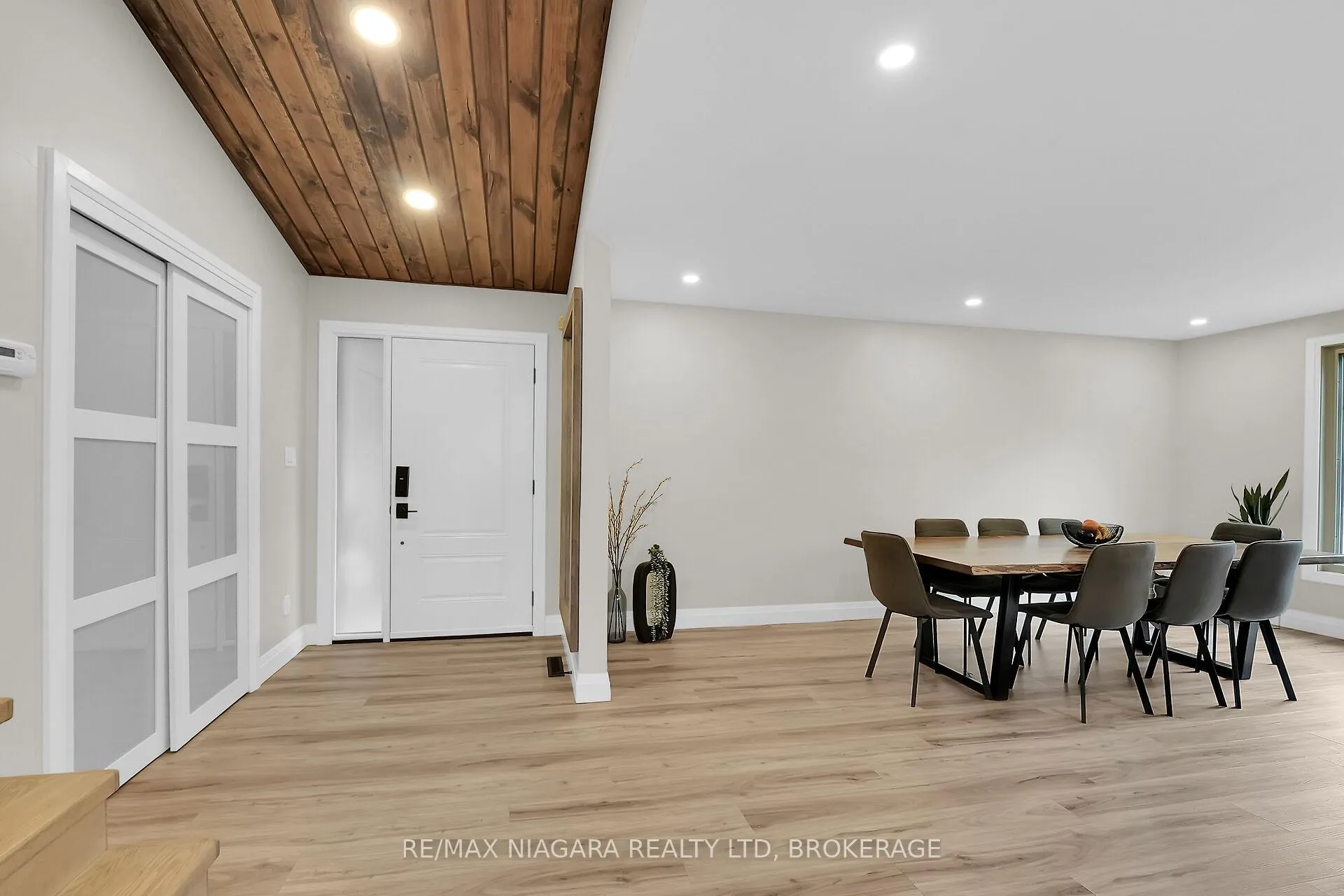 Photo 11 of 77 Alexandra Boulevard W, St. Catharines, Secord Woods — HOMEH