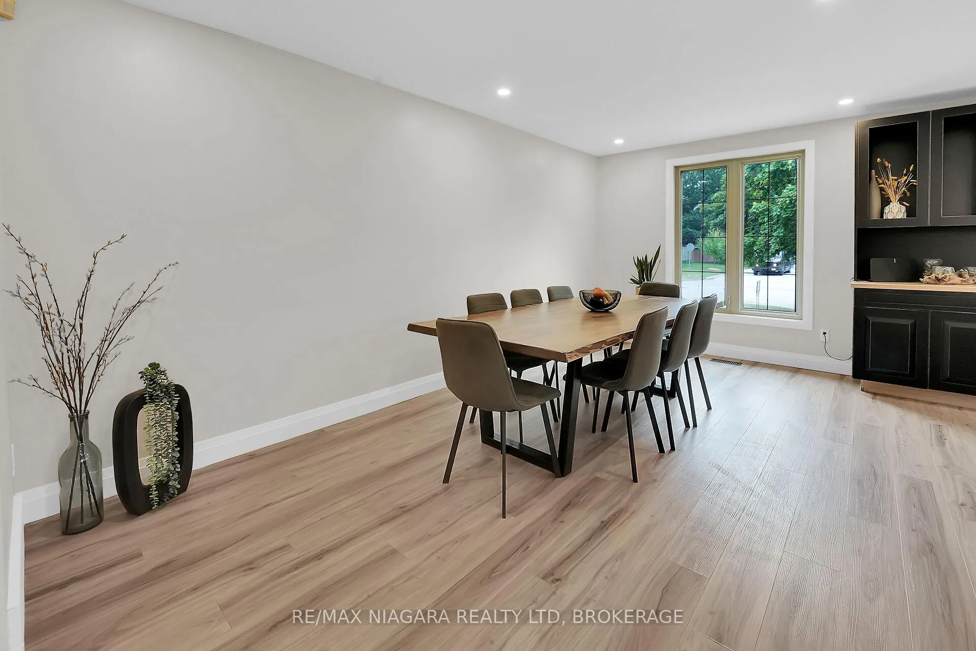 Photo 12 of 77 Alexandra Boulevard W, St. Catharines, Secord Woods — HOMEH