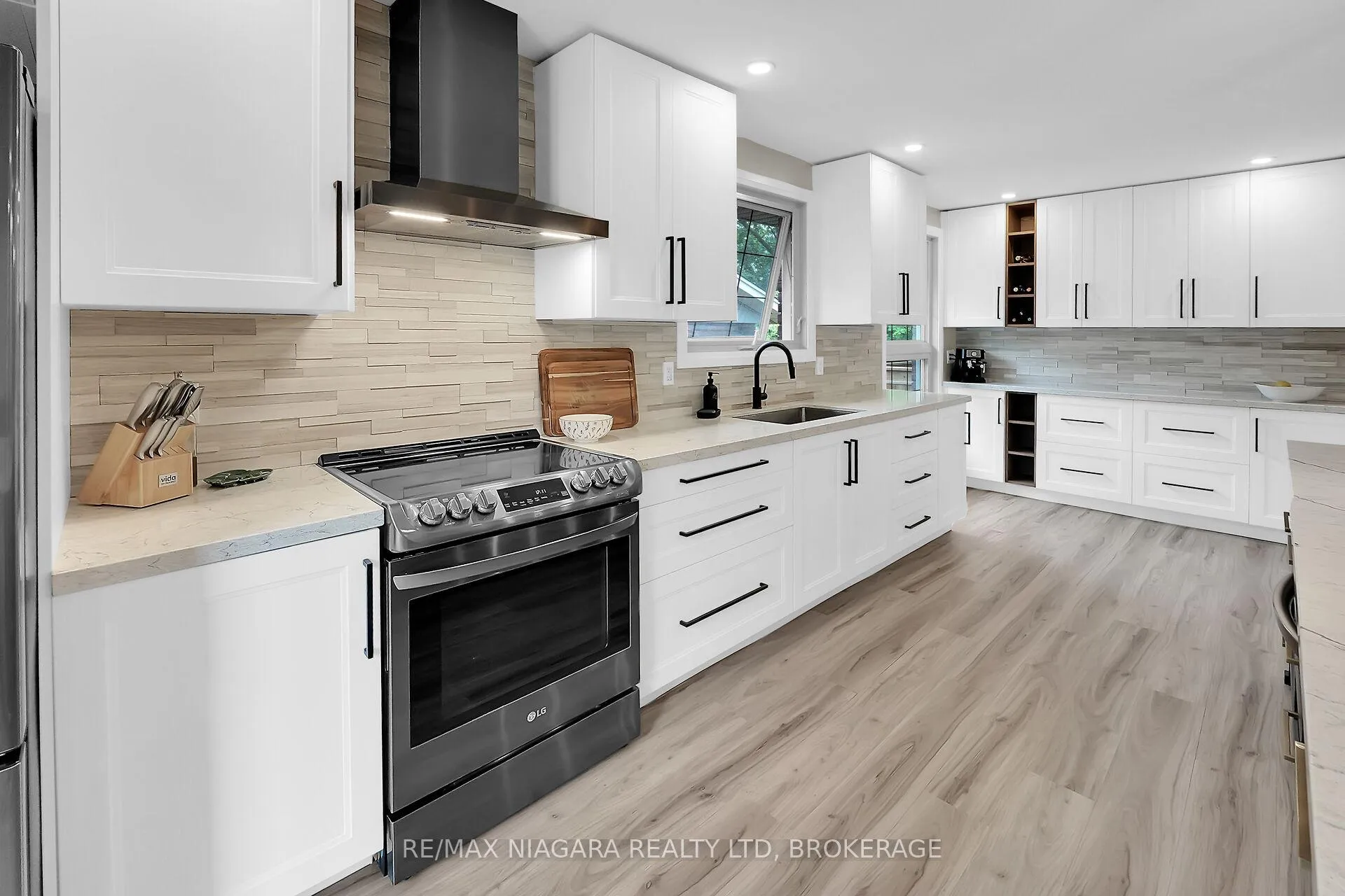 Photo 15 of 77 Alexandra Boulevard W, St. Catharines, Secord Woods — HOMEH