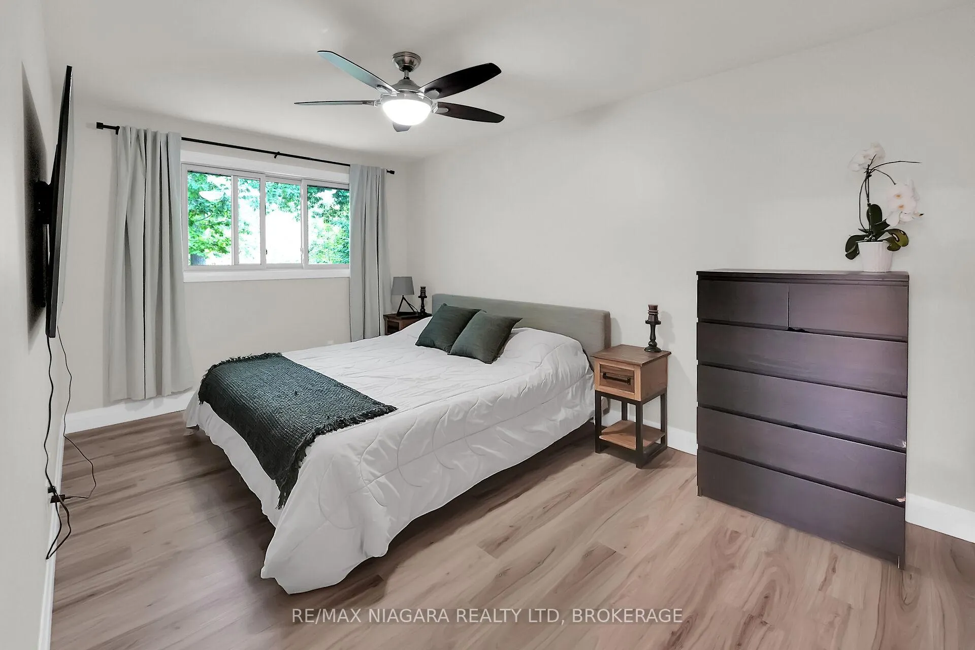 Photo 18 of 77 Alexandra Boulevard W, St. Catharines, Secord Woods — HOMEH